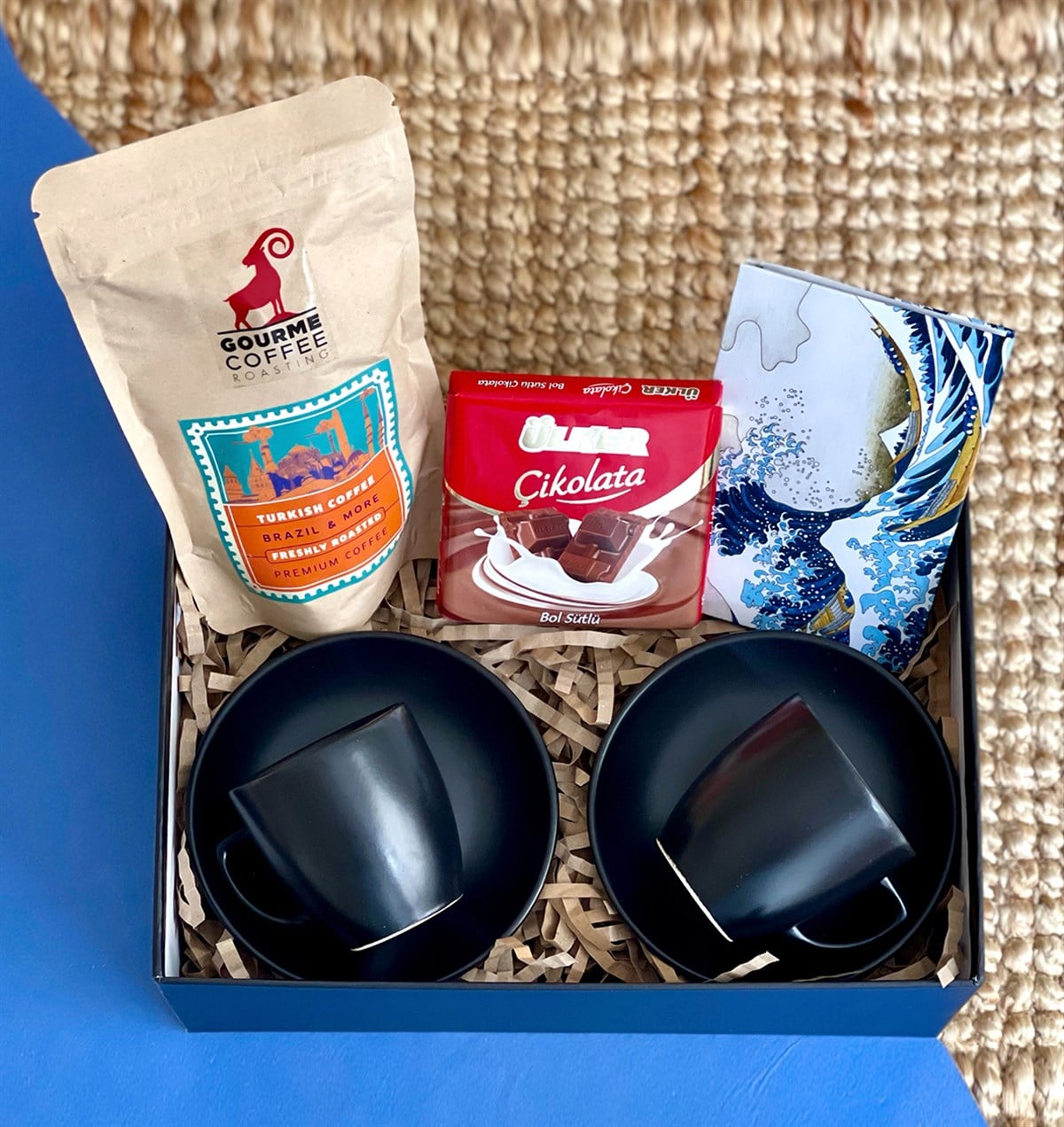 Özel Kutusunda 2'li Türk Kahvesi Fincanı Dalga Mini Fotoğraf Albümü Çikolata ve Türk Kahvesi GiftmodaGmhs100994