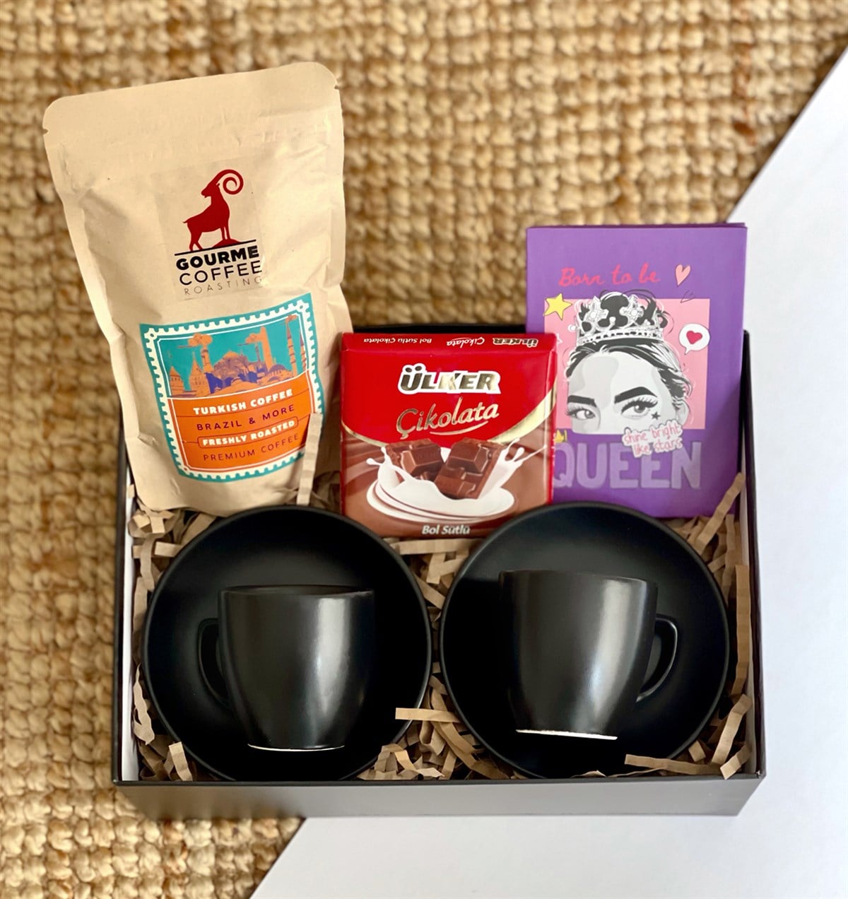 Özel Kutusunda 2'li Türk Kahvesi Fincanı Pink Queen Mini Fotoğraf Albümü Çikolata ve Türk Kahvesi GiftmodaGmhs101012