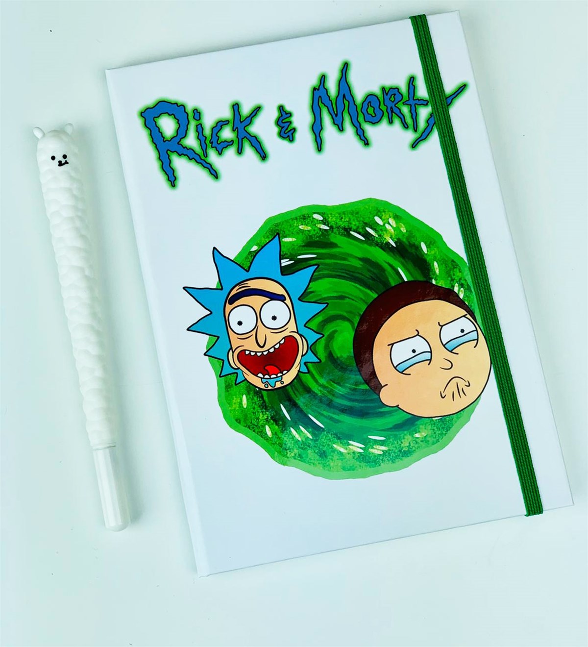 Rick and Morty Tasarımlı Lastikli DefterGiftmodaRick-and-Morty-Lastikli-Defter