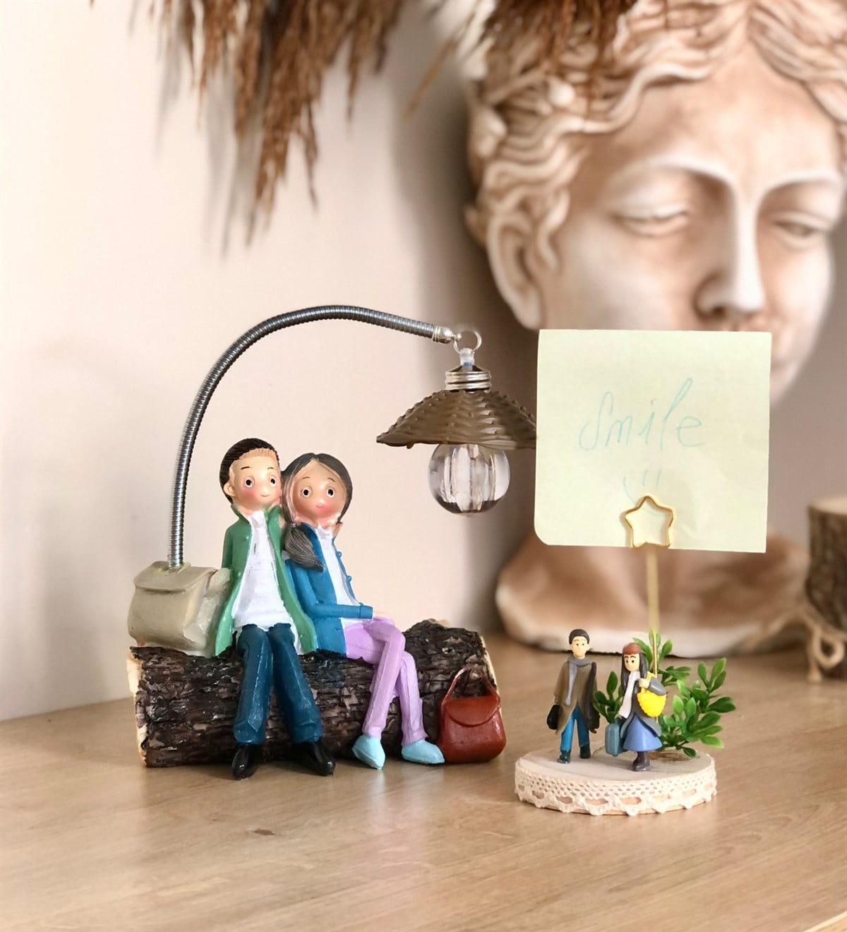 Romantik Aşıklar Not Tutucu Ve Kütük Üstünde Oturan Sevgililer Işıklı BibloGiftmodagm-1245-Gm-1349-1