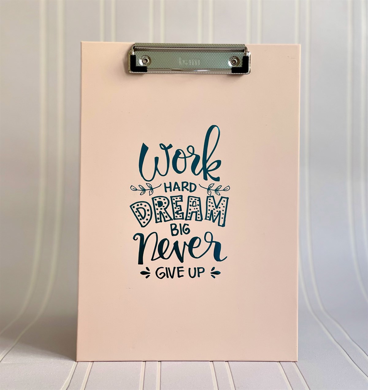 Pembe Work Hard Dream Tasarımlı Sekreterlik	giftmodaGM-SEK-66