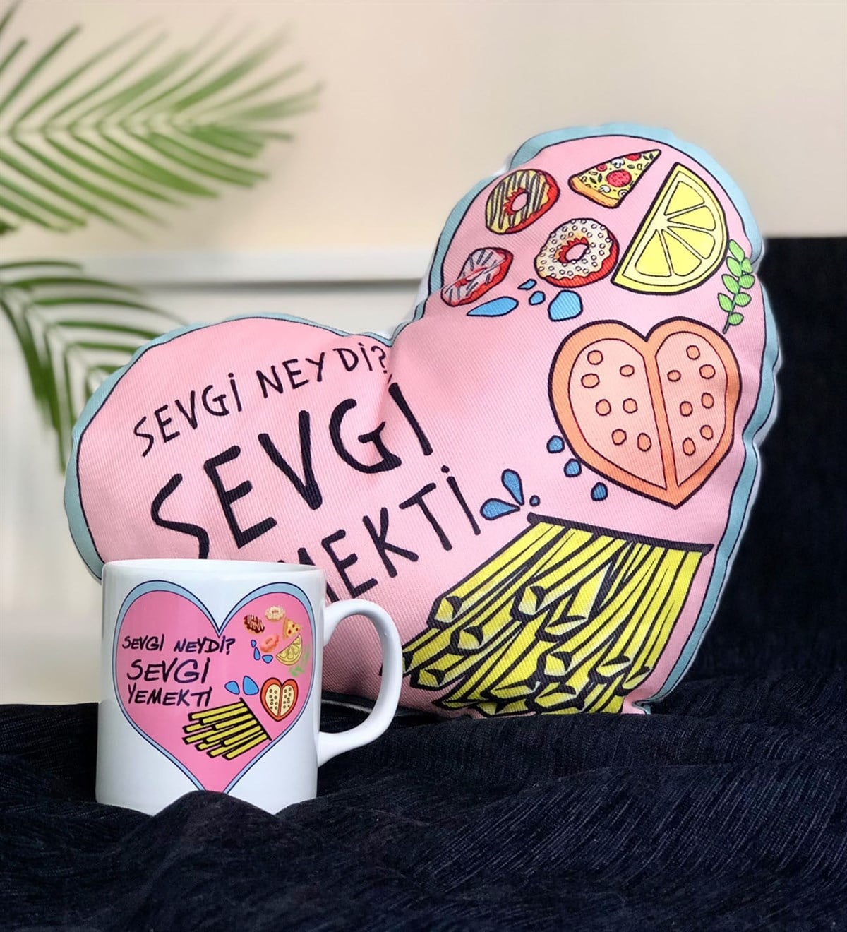 Sevgi Yemekti Tasarımlı Yastık Ve Kupa SetGiftmodaYemek-Yastık-Kupa