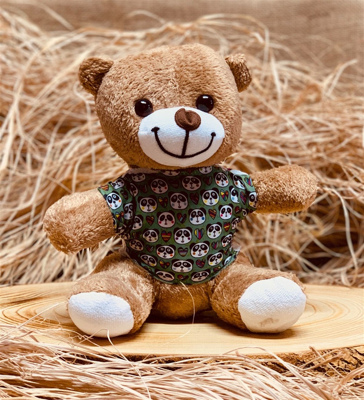 Sevimli Panda Tasarımlı Tişört Giymiş Peluş Ayıcık