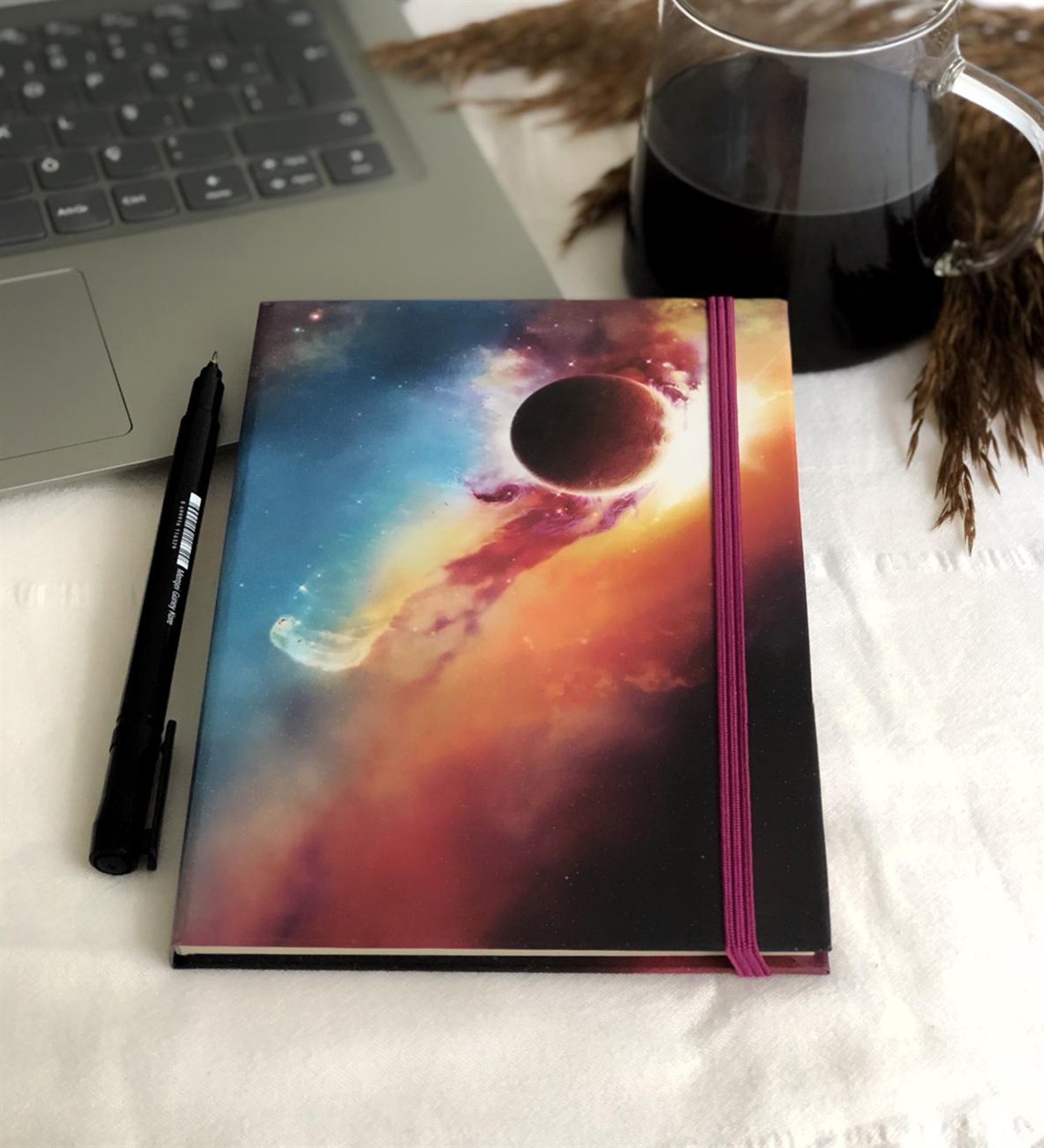 Space Tasarımlı Lastikli DefterGiftmodaSpace-Lastikli-Defter