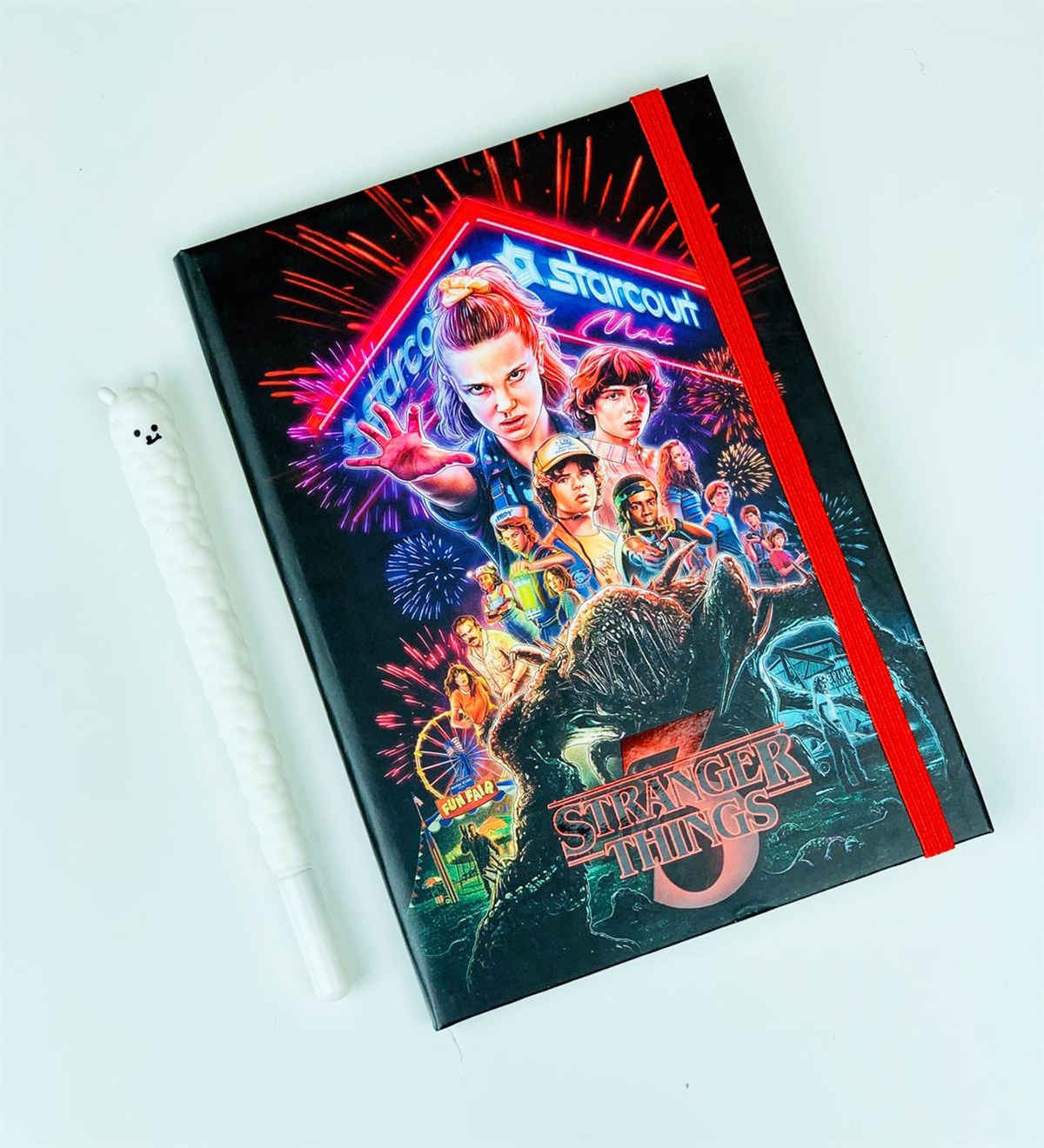 Stranger Things Tasarımlı Lastikli DefterGiftmodaStranger-Lastikli-Defter