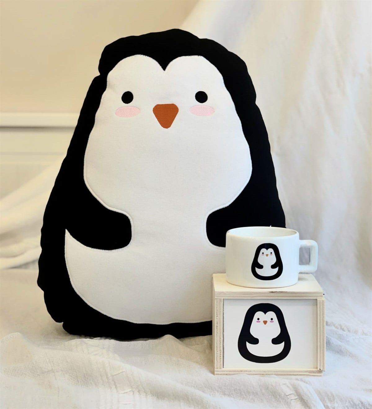 Tatlı Penguen Tasarımlı Kutulu Kupa Ve Yastık SetGiftmodaGmhs100124