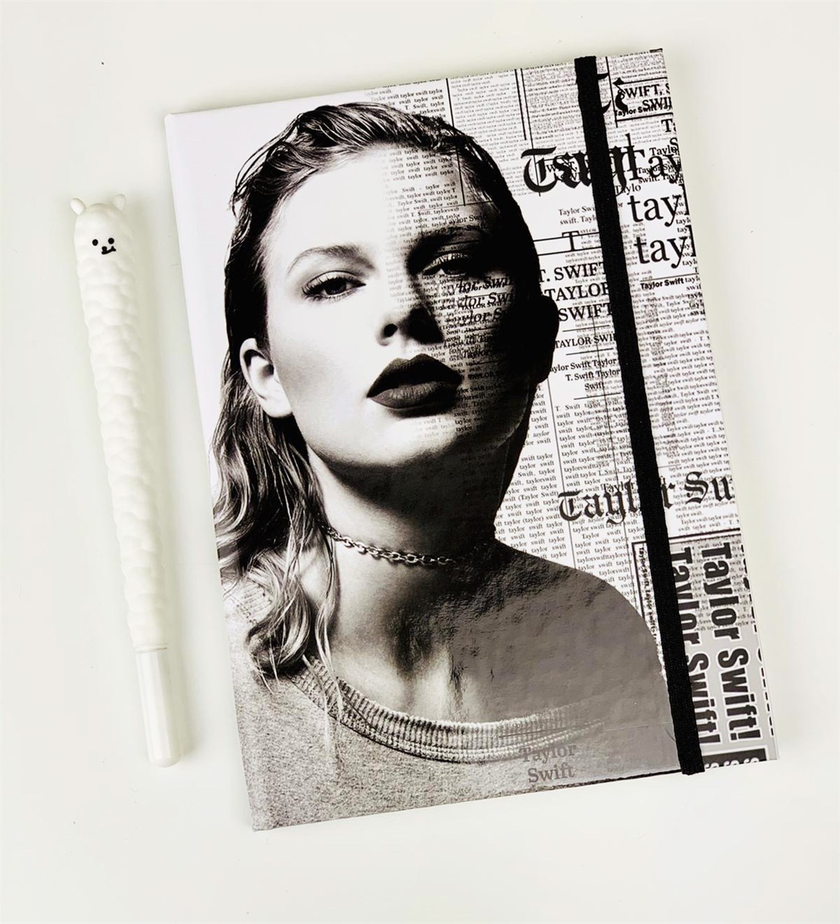Taylor Swift Tasarımlı Lastikli DefterGiftmodaTaylor-Swift-Lastikli-Defter