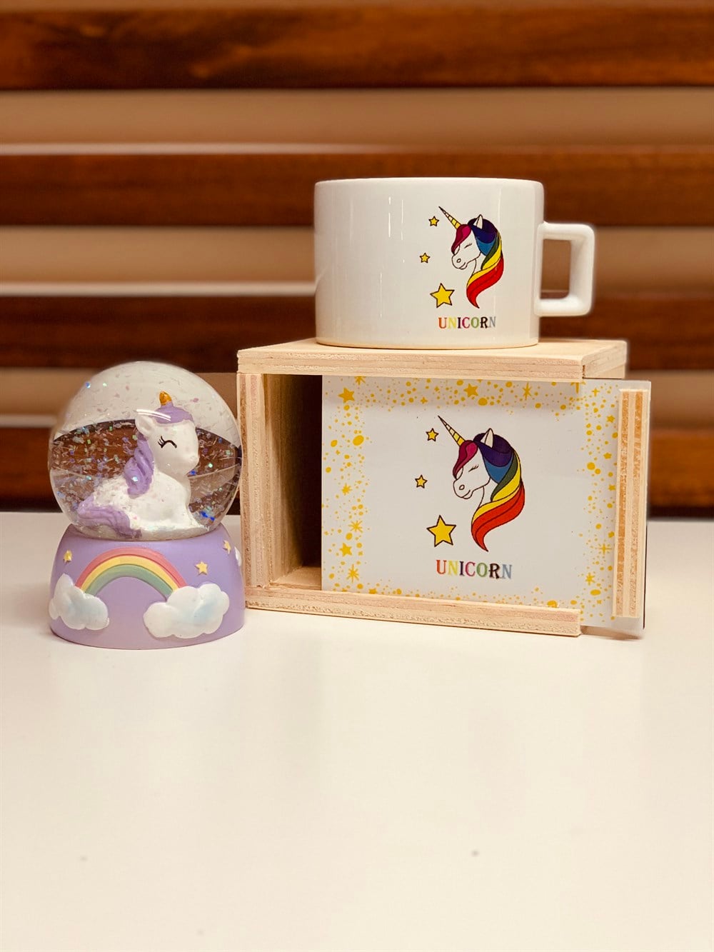 Unicorn Tasarımlı Kar Küresi Ve Ahşap Kutulu Kupa SetiGiftmodaunicon-kar kuresi-kupa