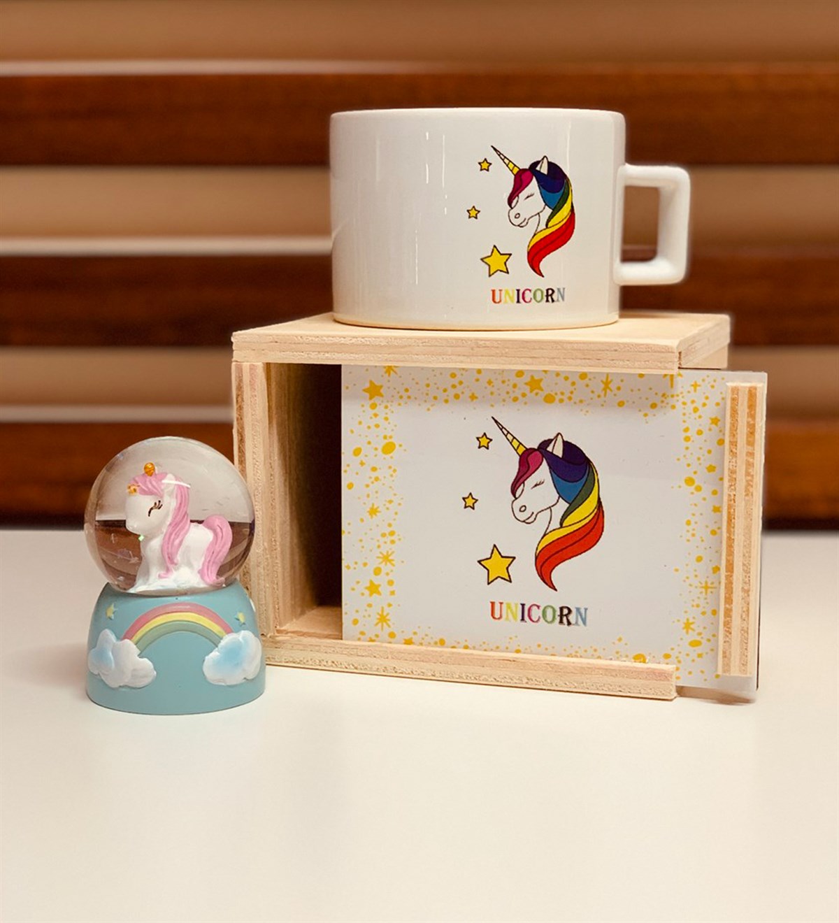 Unicorn Tasarımlı Küçük Kar Küresi Ve Ahşap Kutulu Kupa Seti