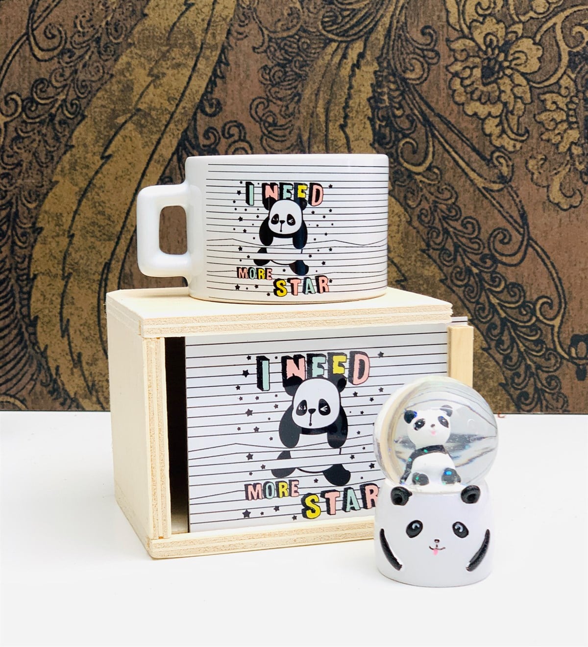 Yıldızlı Panda Tasarımlı Kutulu Kupa Ve Mini Kar KüresiGiftmodaYıldızlı-Panda-Kupa-Küre