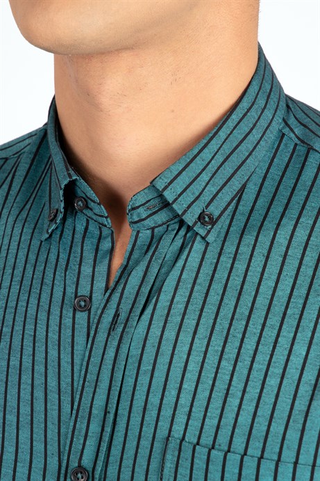 Klasik Fit Rahat Kalıp Kısa Kol Çizgili Yaka Düğmeli Erkek Gömlek