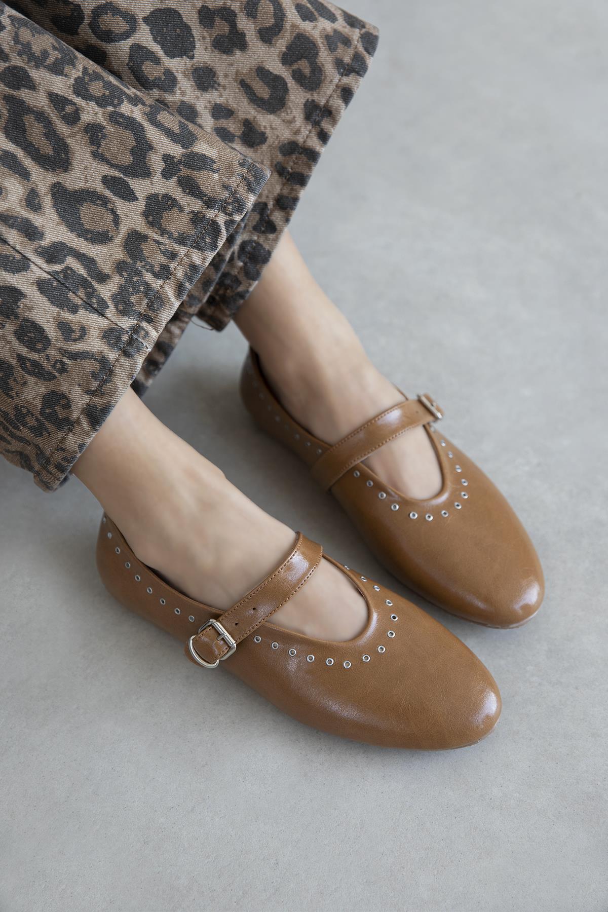 Abner  Kadın Drop Detay Kırışık Deri Babet CAMEL