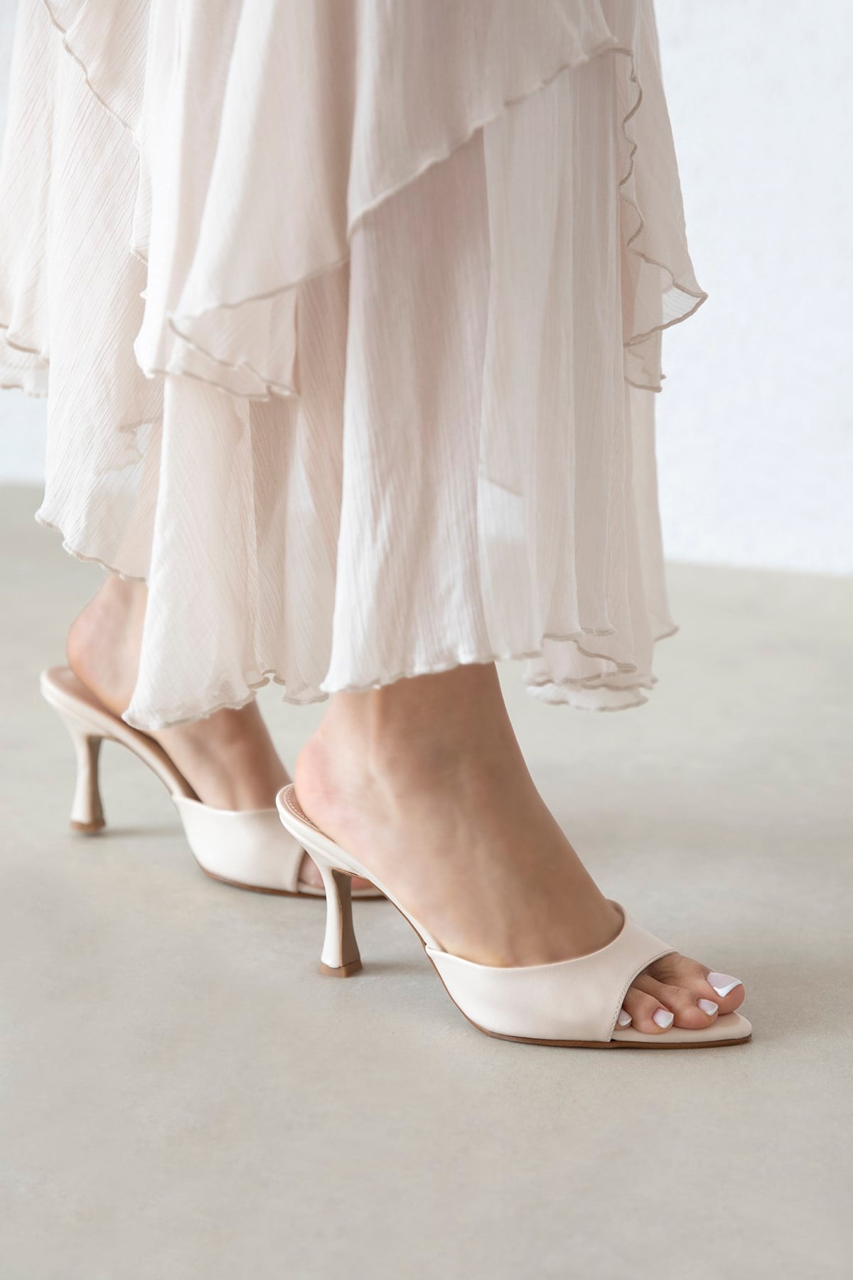 Franco Kadın Topuklu Kırışık Deri Sandalet Bej