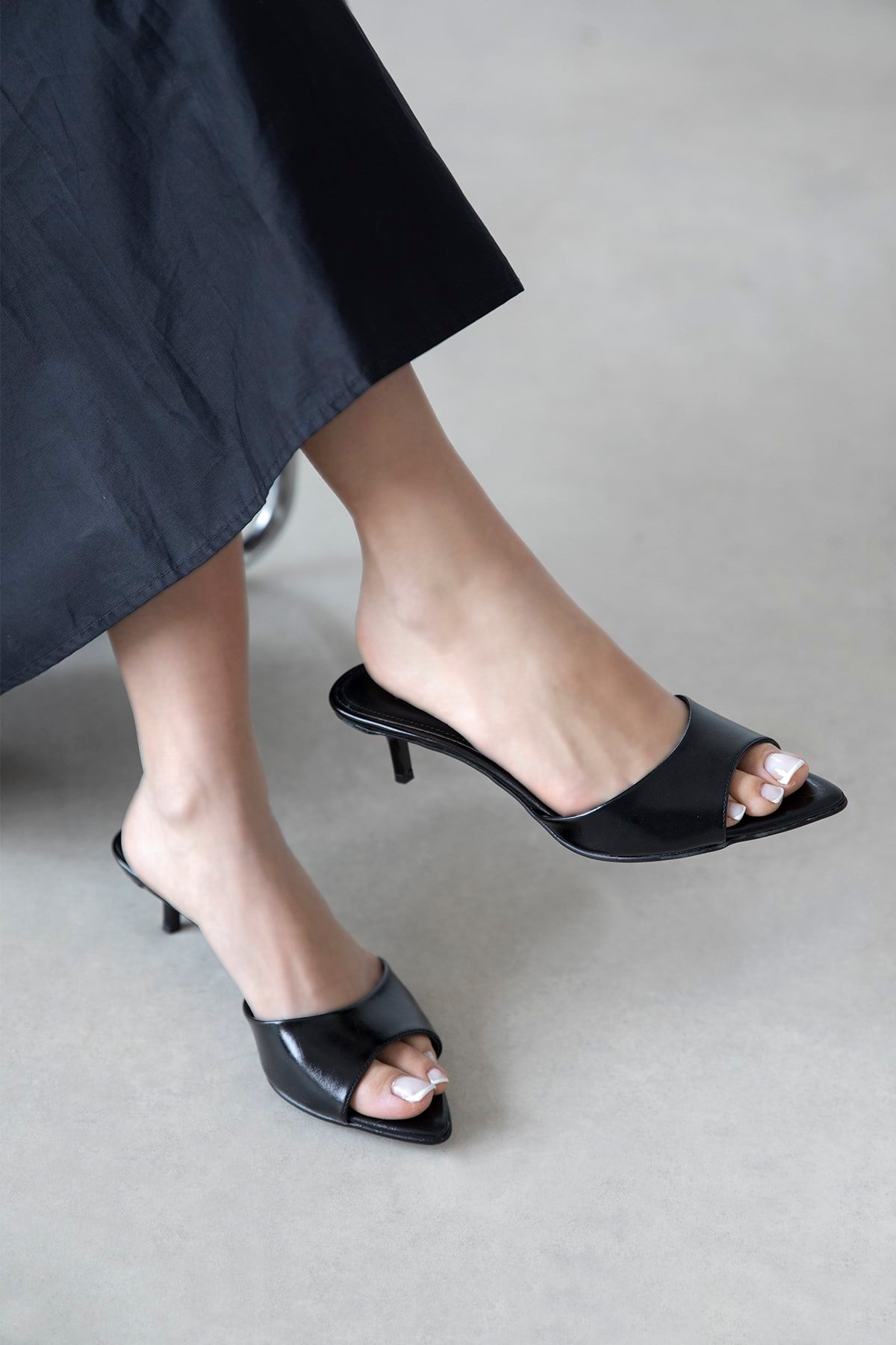 Randall Kadın Topuklu Kırışık Deri Sandalet Siyah