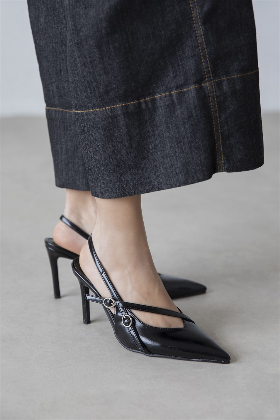 Alba Kadın Topuklu Kırışık Deri Ayakkabı Siyah