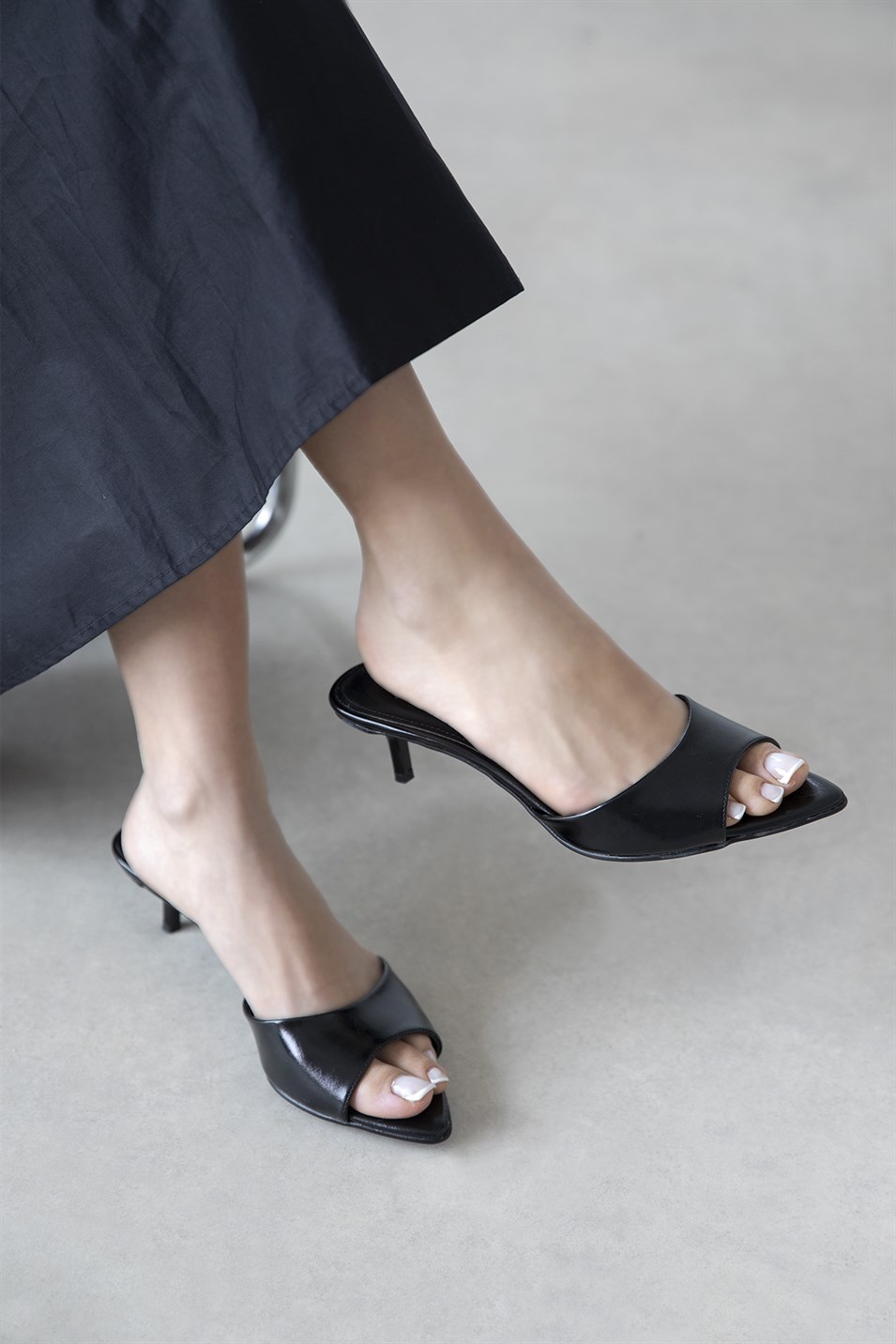 Randall Kadın Topuklu Kırışık Deri Sandalet Siyah