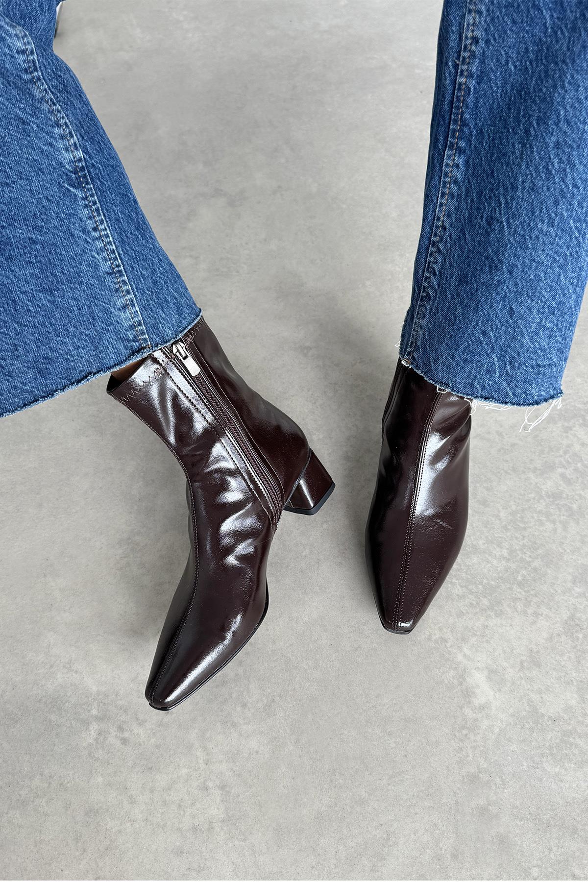 Amor Kadın Küt Kalıp Kırışık Deri Bot Kahve