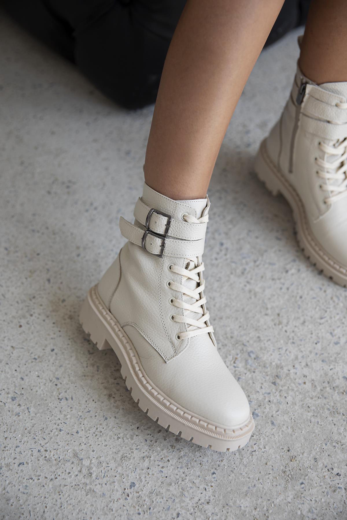 Ares  Kadın Kemer Detay Hakiki  Deri  Postal  Bot Bej