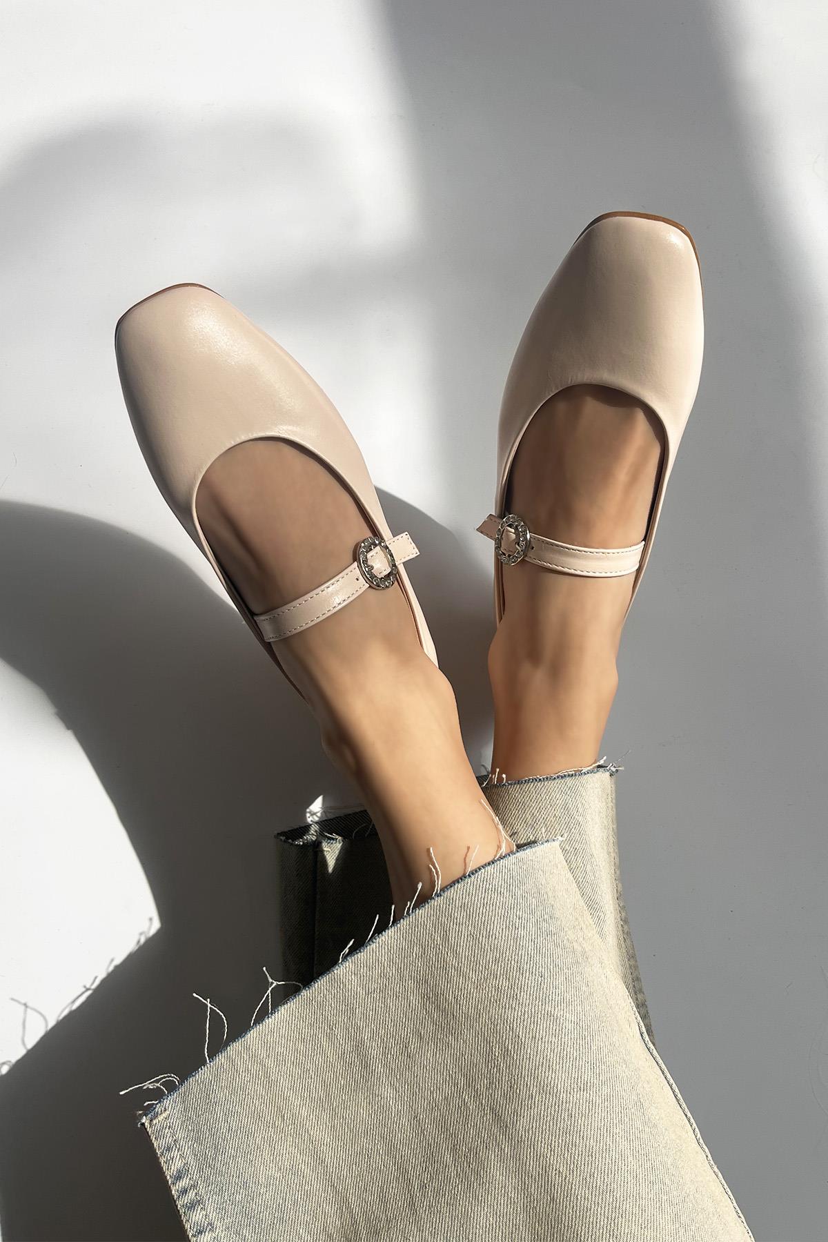 Berny  Kadın  Kemer  Detay  Deri  Babet Bej