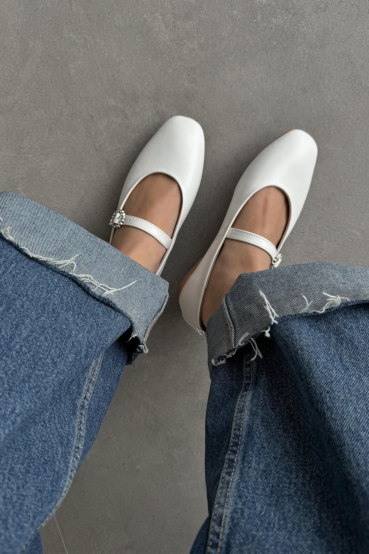 Berny  Kadın  Kemer  Detay  Deri  Babet Beyaz