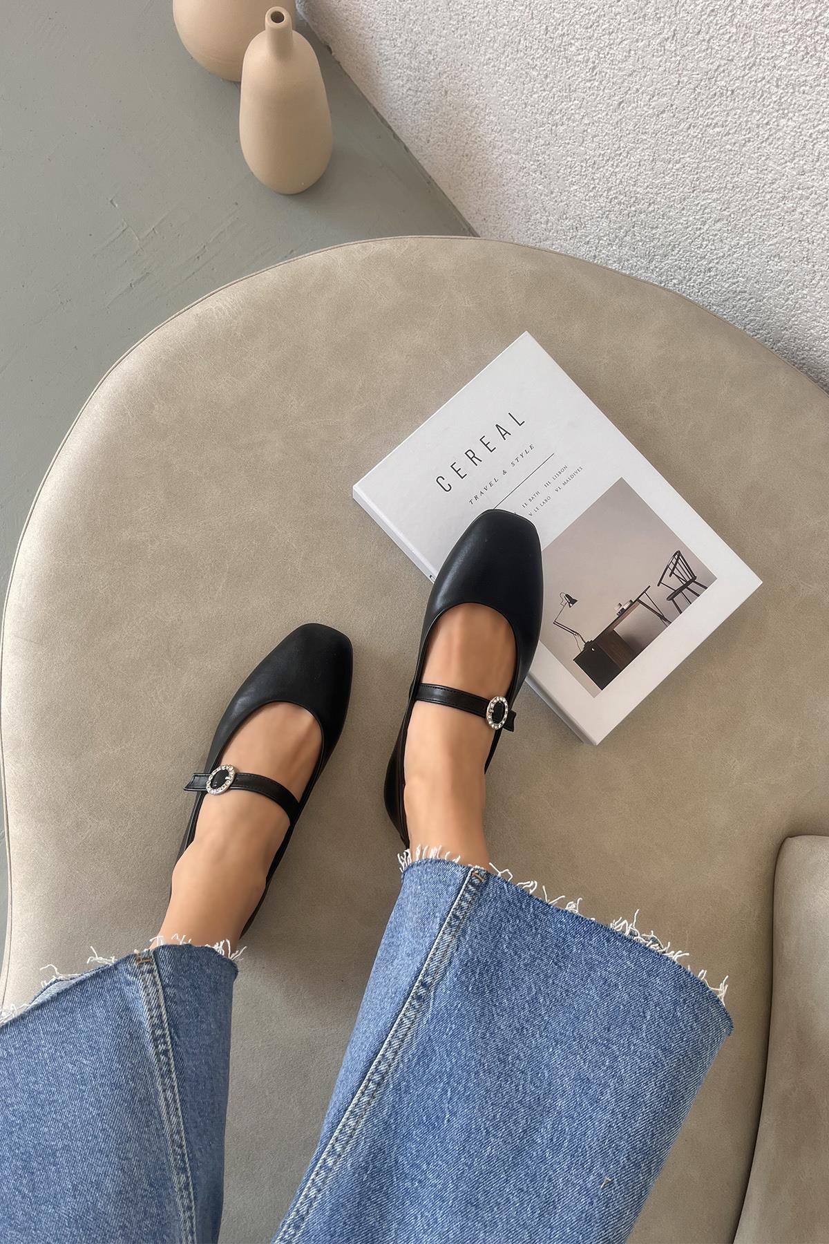 Berny  Kadın  Kemer  Detay  Deri  Babet Siyah