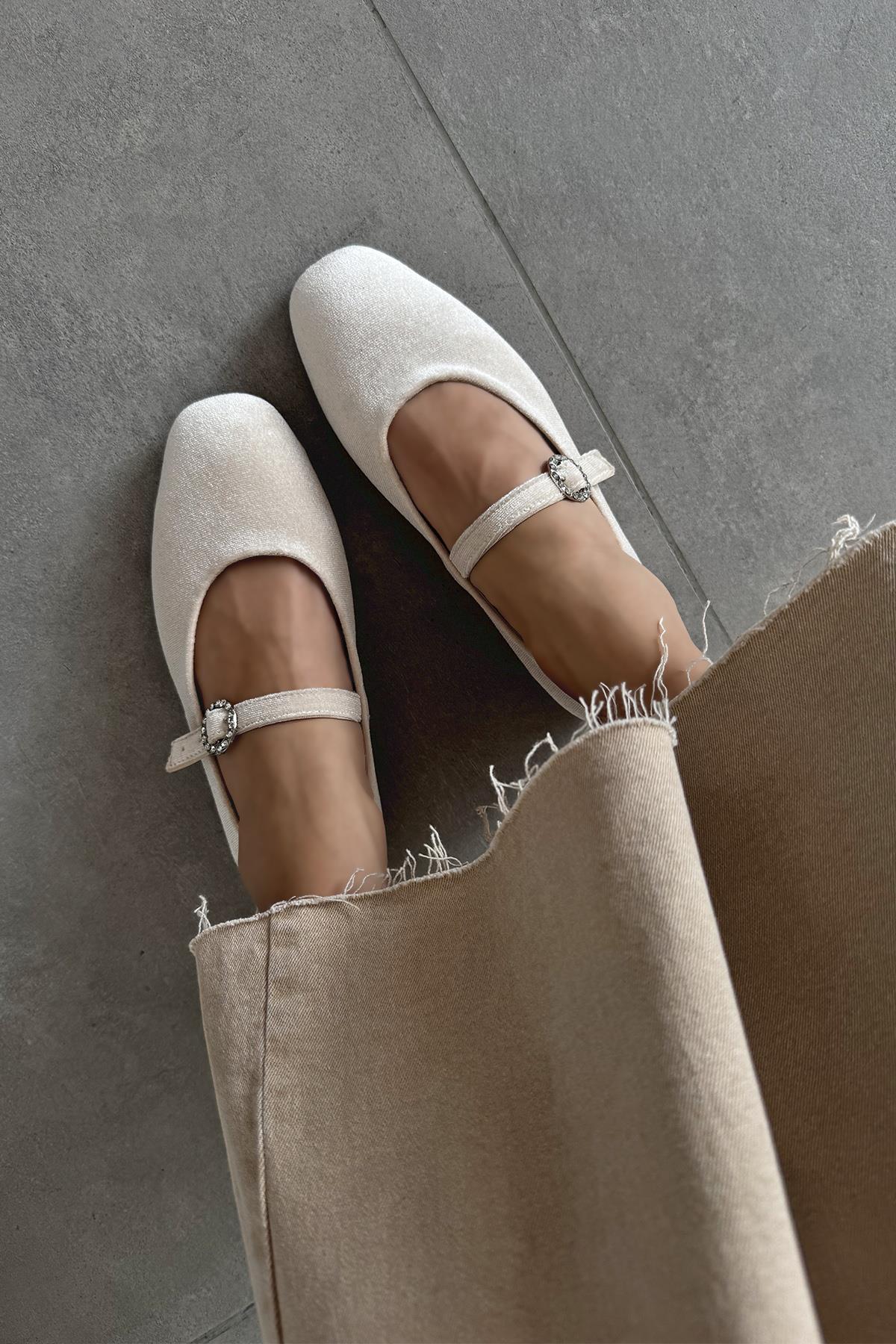 Berny  Kadın  Kemer  Detay  Kadife  Babet Bej