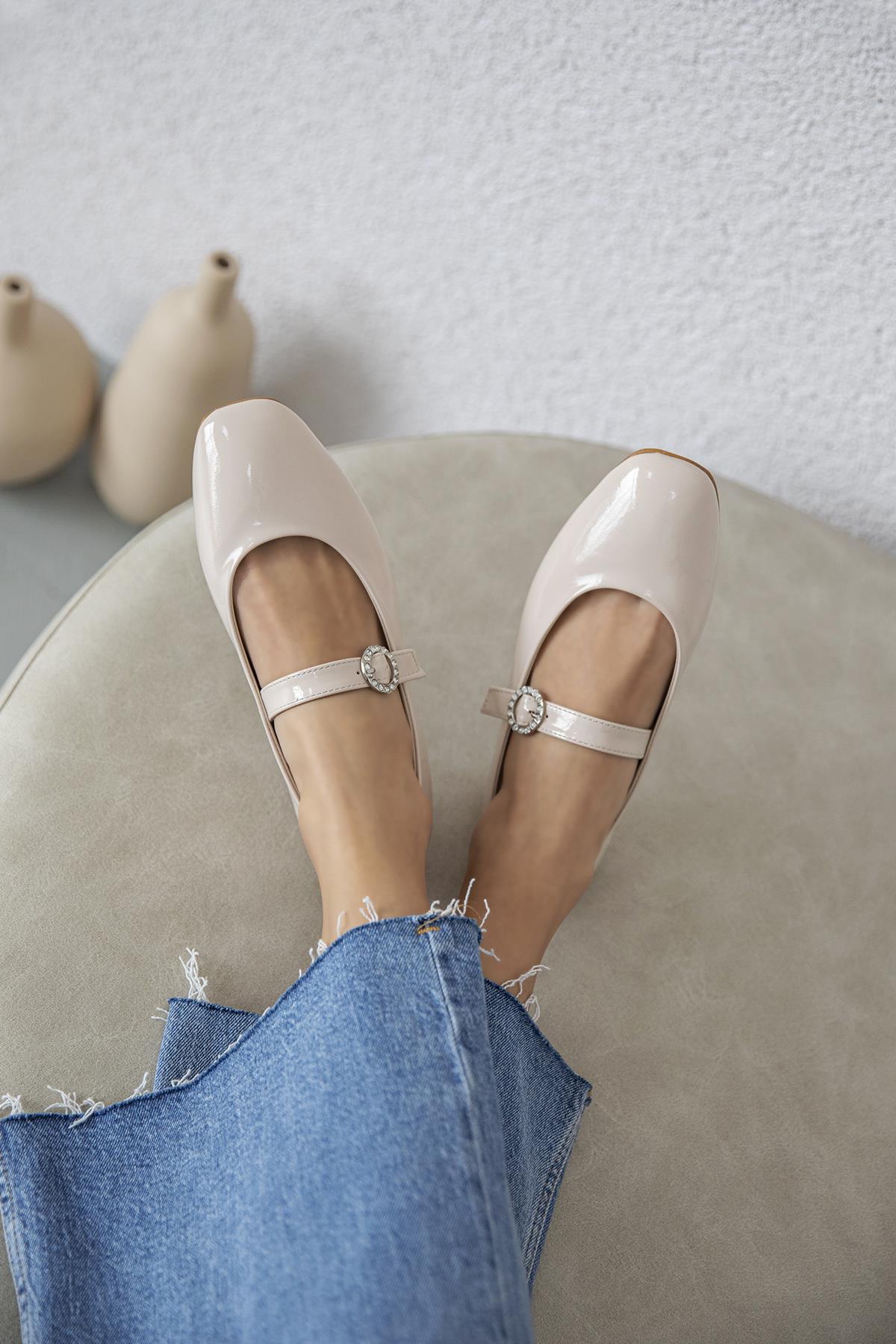 Berny  Kadın  Kemer  Detay  Rugan  Babet Bej