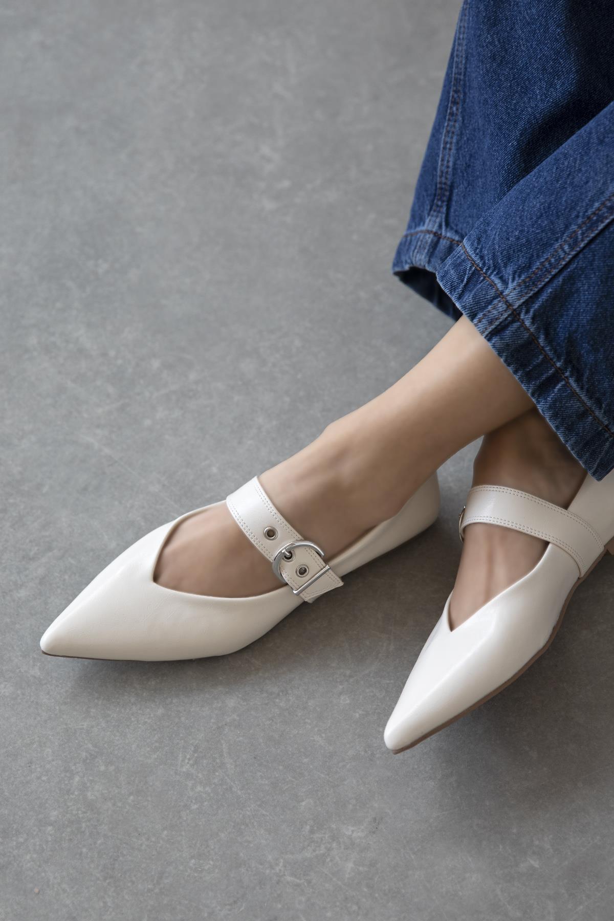 Bruno Kadın Kemer Detay Kırışık Deri Babet Krem