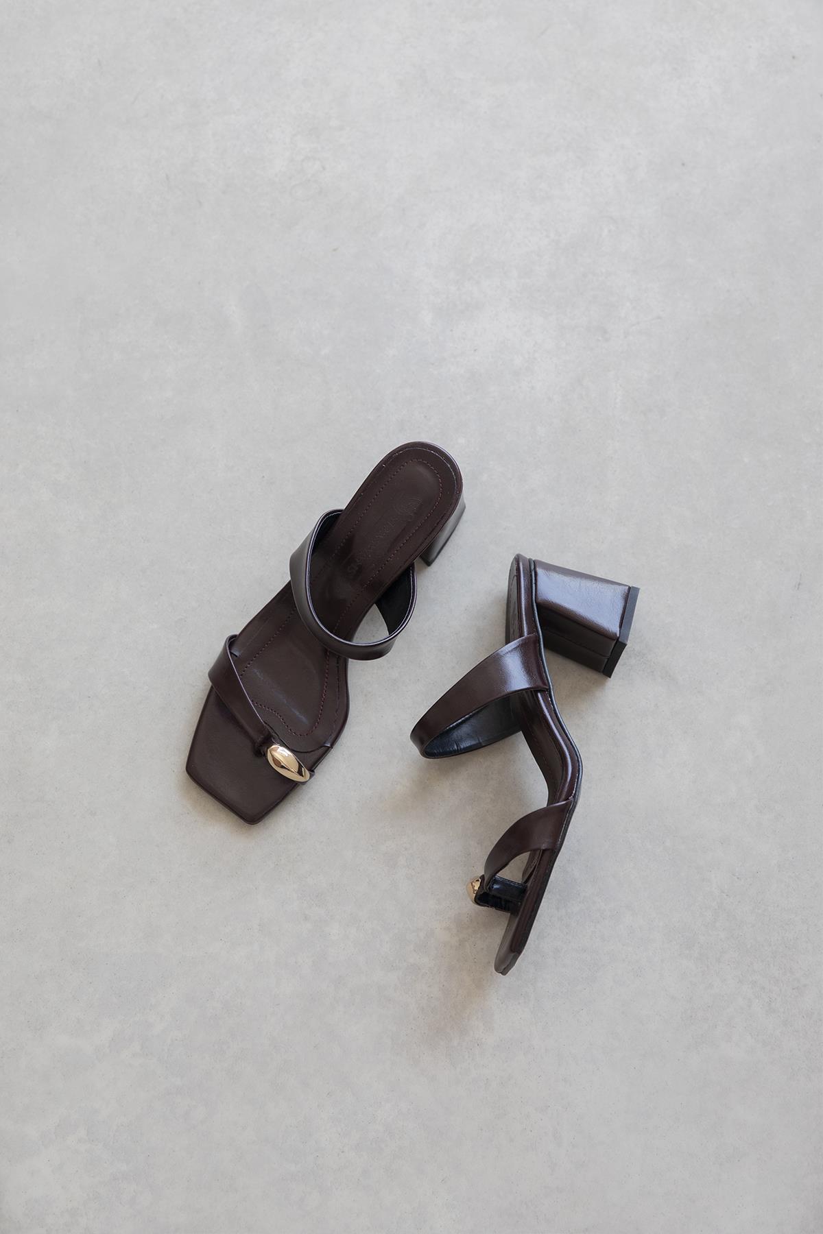 Capri Kadın Parmak Arası Kırışık Deri Sandalet Bordo