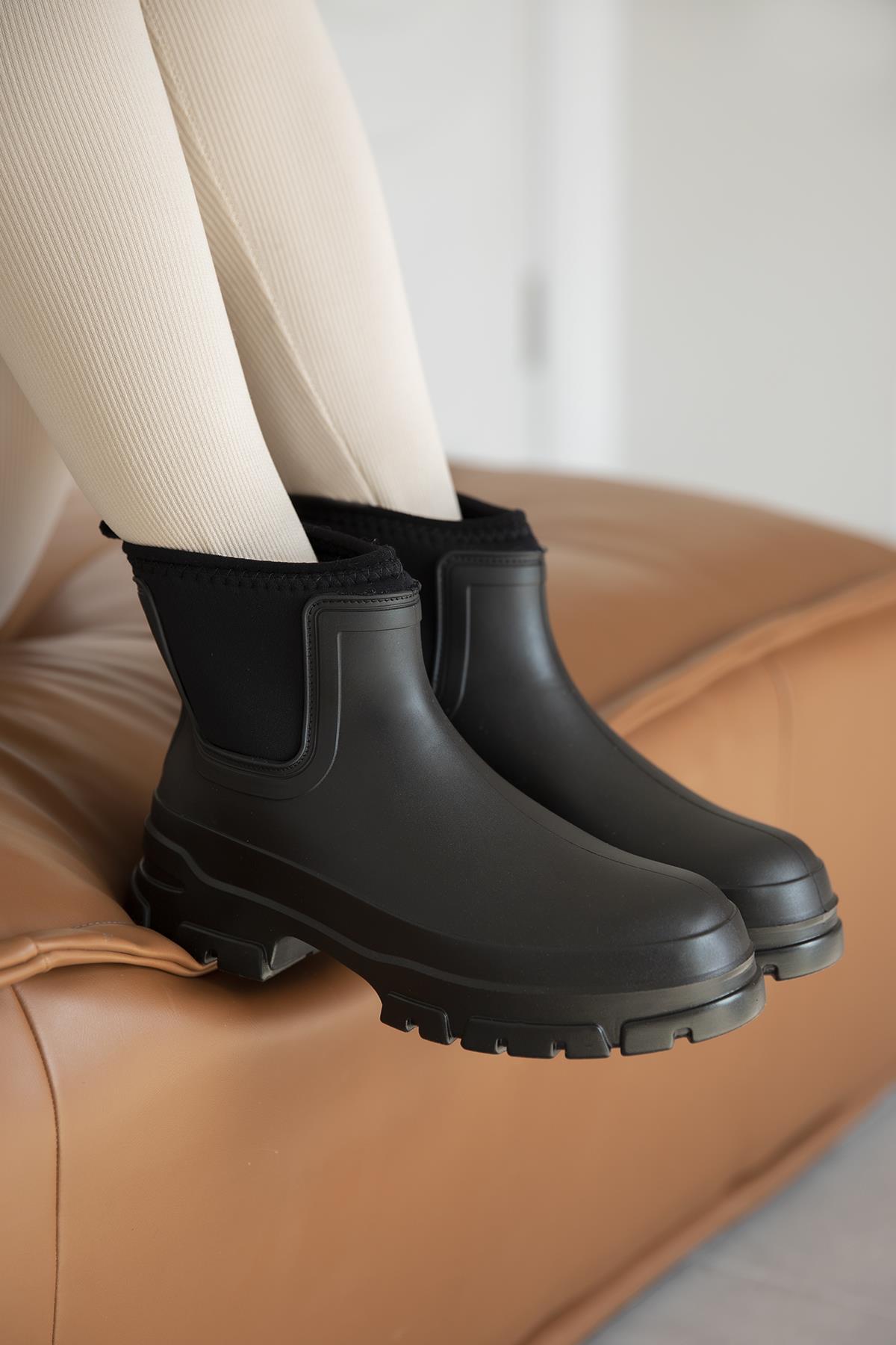 Carmen  Plastik Su Geçirmez  Kadın Bot Siyah