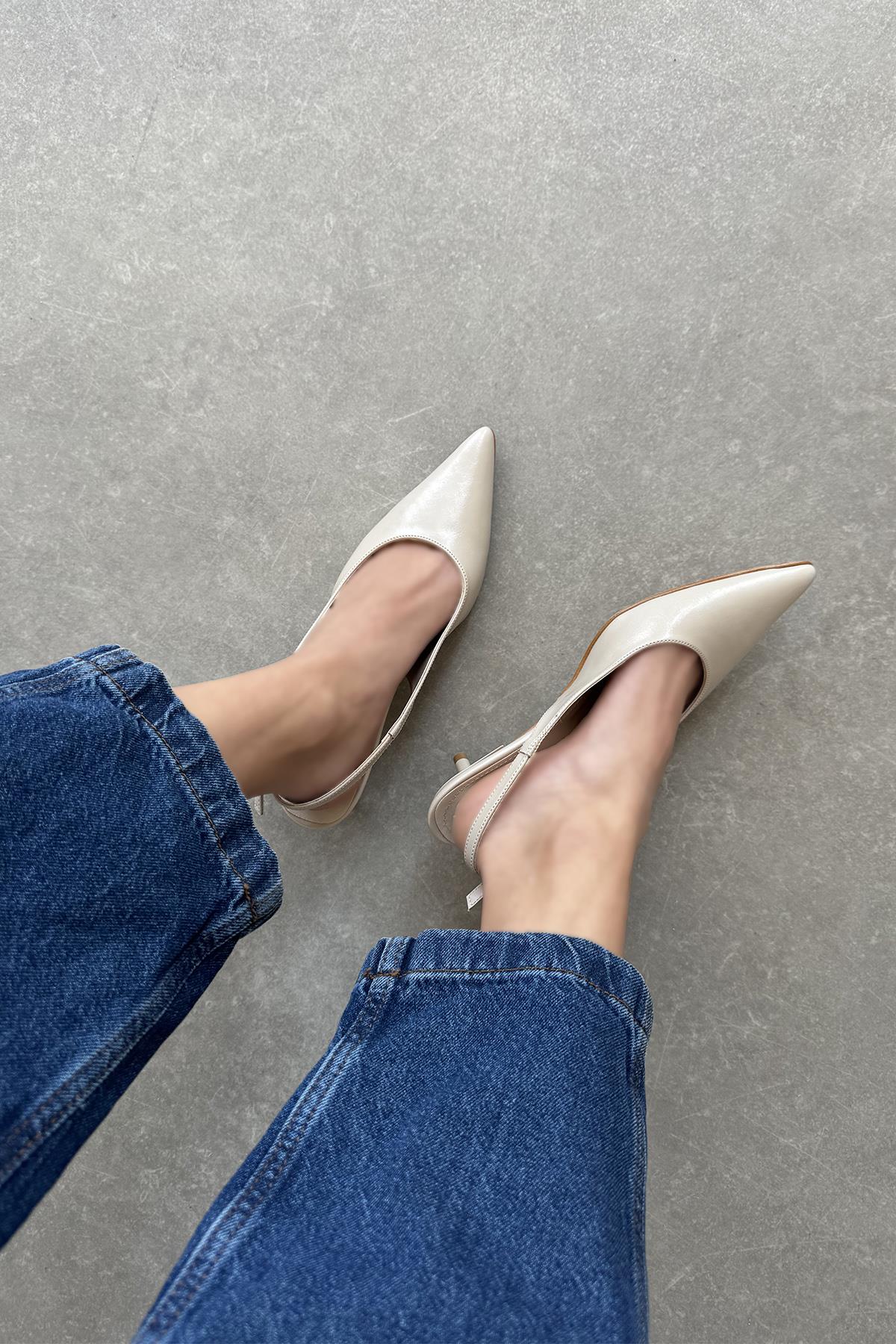 Cuesta  Kadın Topuklu Kırışık Deri Ayakkabı Bej