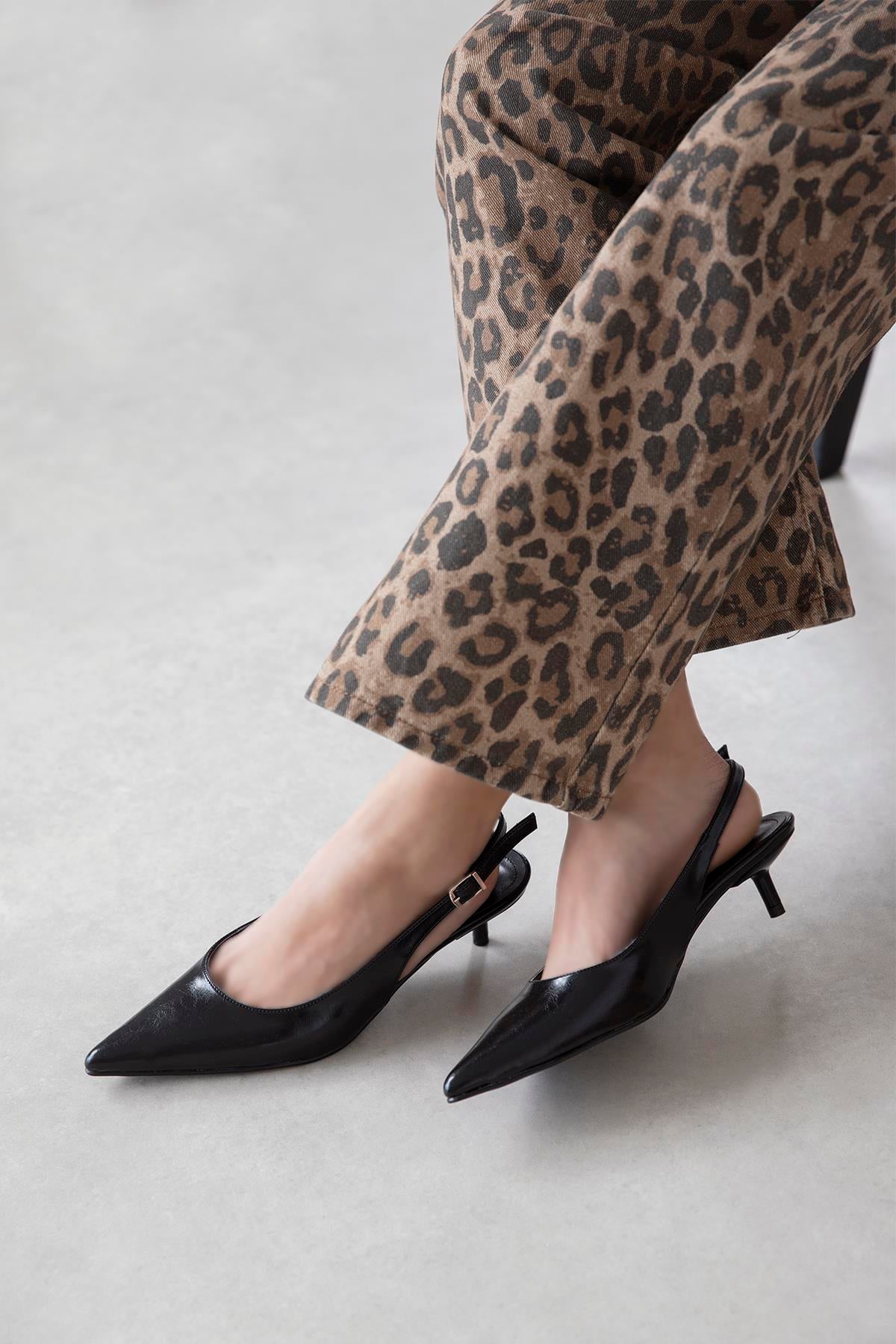 Cuesta  Kadın Topuklu Kırışık Deri Ayakkabı Siyah