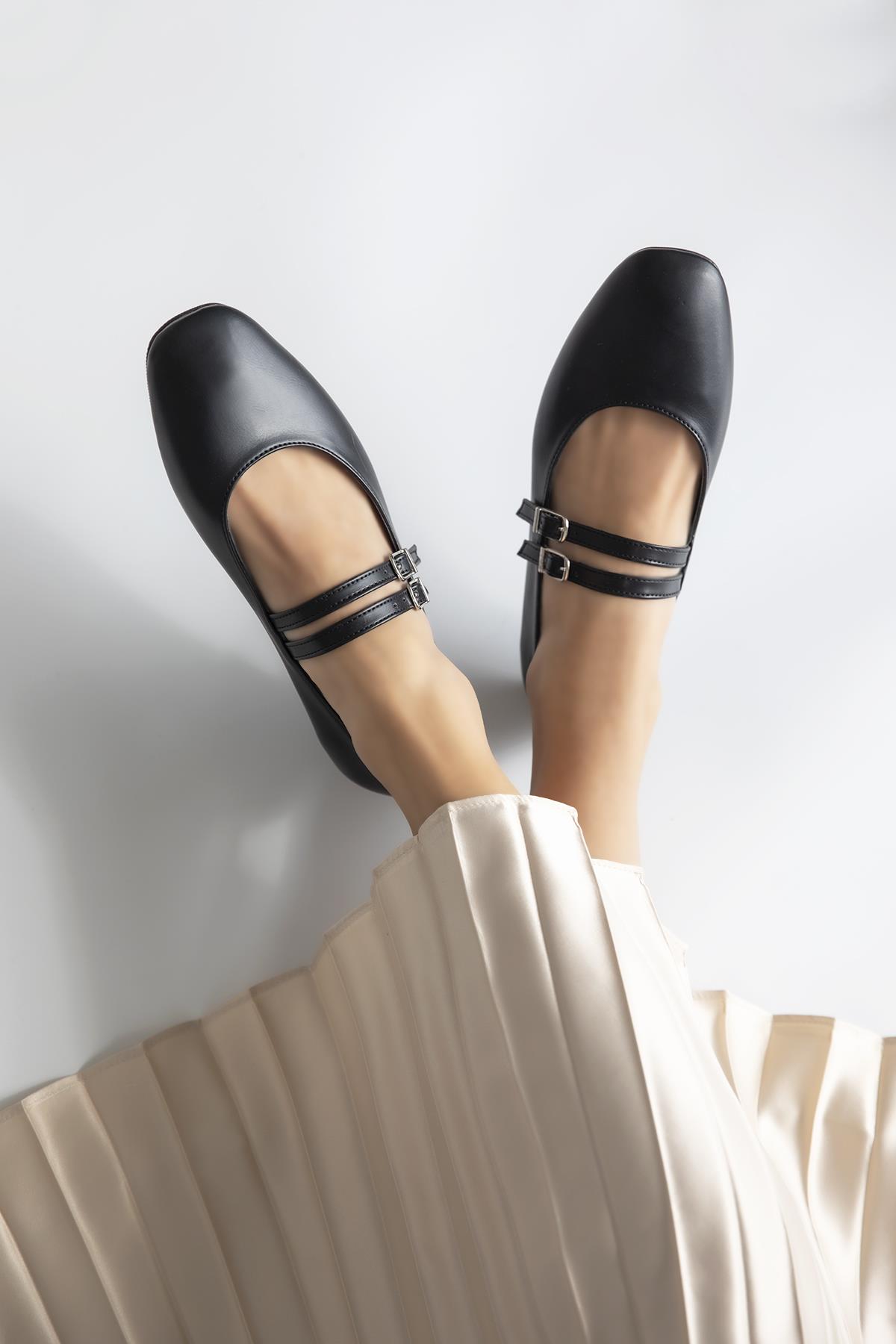 Elvira   Kadın  Kemer  Detay  Deri  Babet Siyah