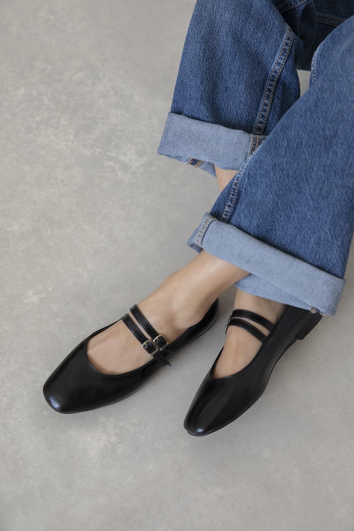 Elvira Kadın Kemer Detay Kırışık Deri Babet Siyah