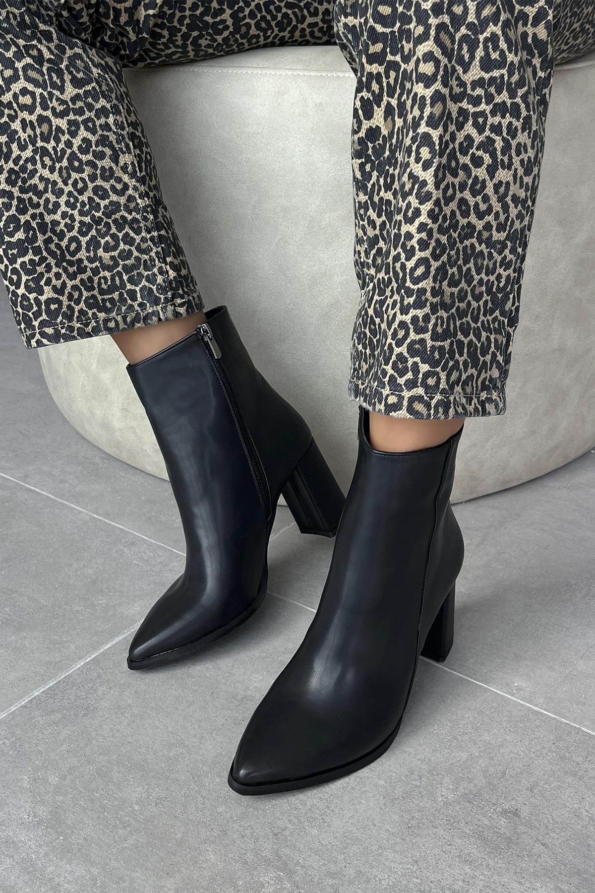 Fergal  Kadın  Topuklu  Deri  Bot Siyah