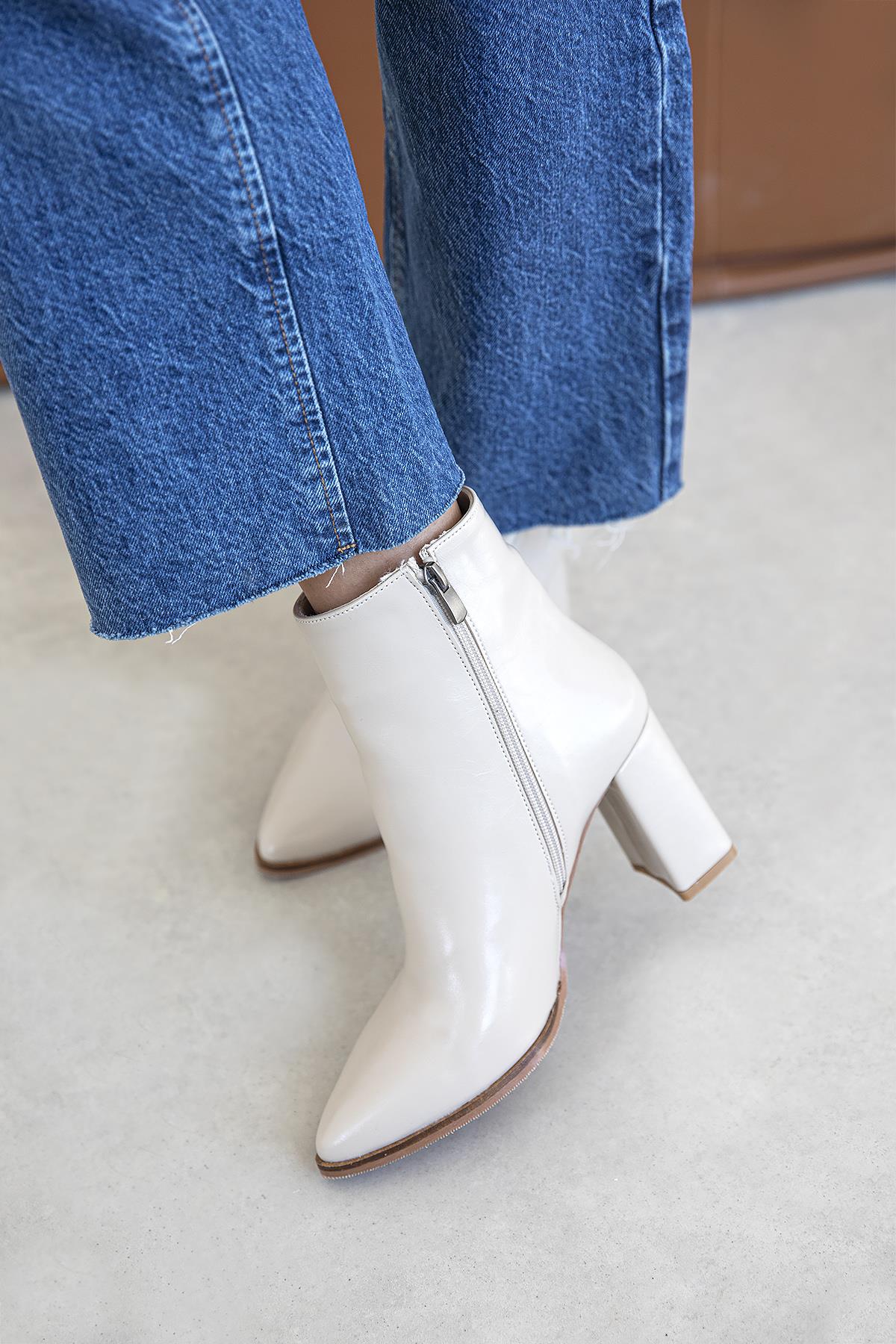 Fergal Kadın Topuklu Kırışık Deri Bot Bej