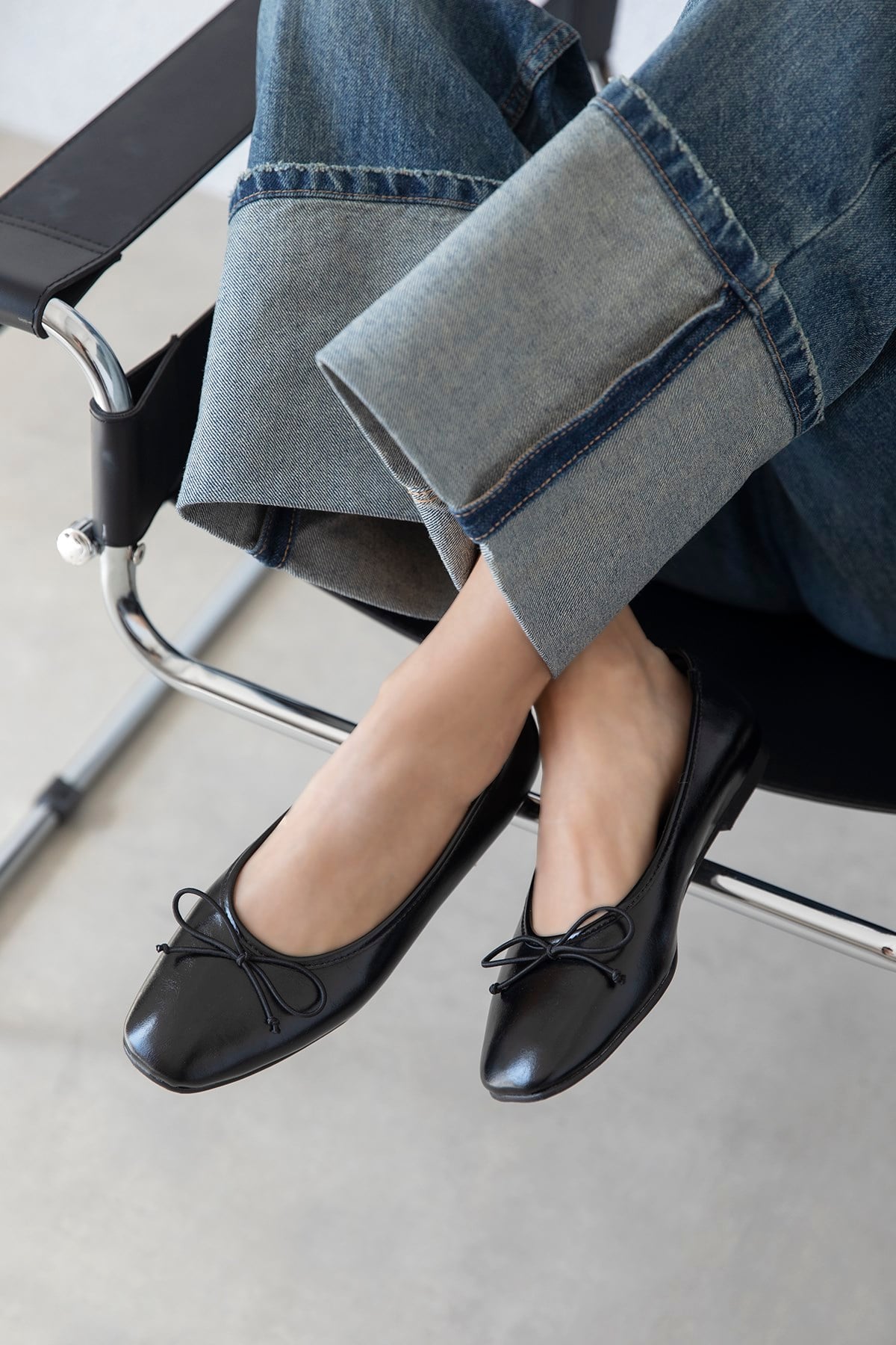 Galo Kadın Fiyonk Detay Kırışık Deri Babet Siyah