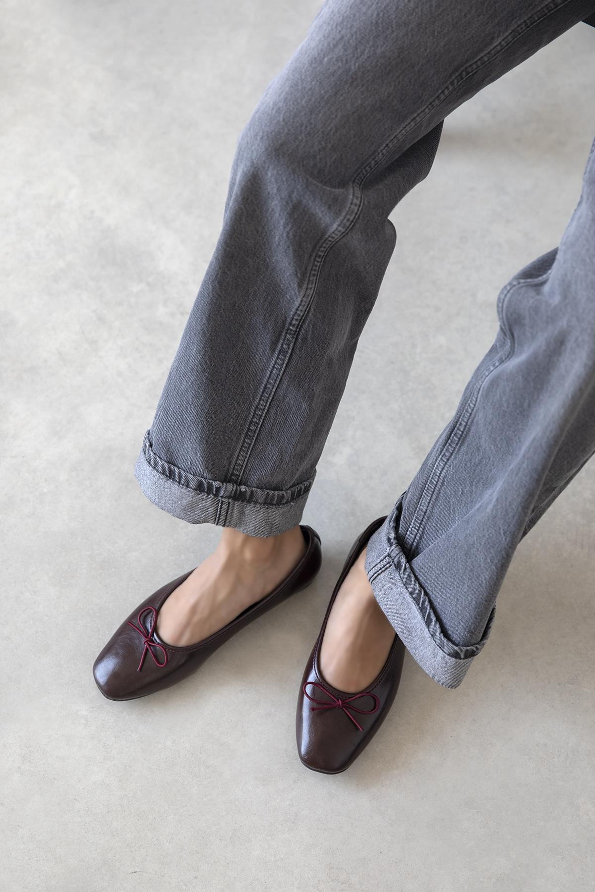 Galo Kadın Fiyonk Detay Kırışık Deri Babet Bordo