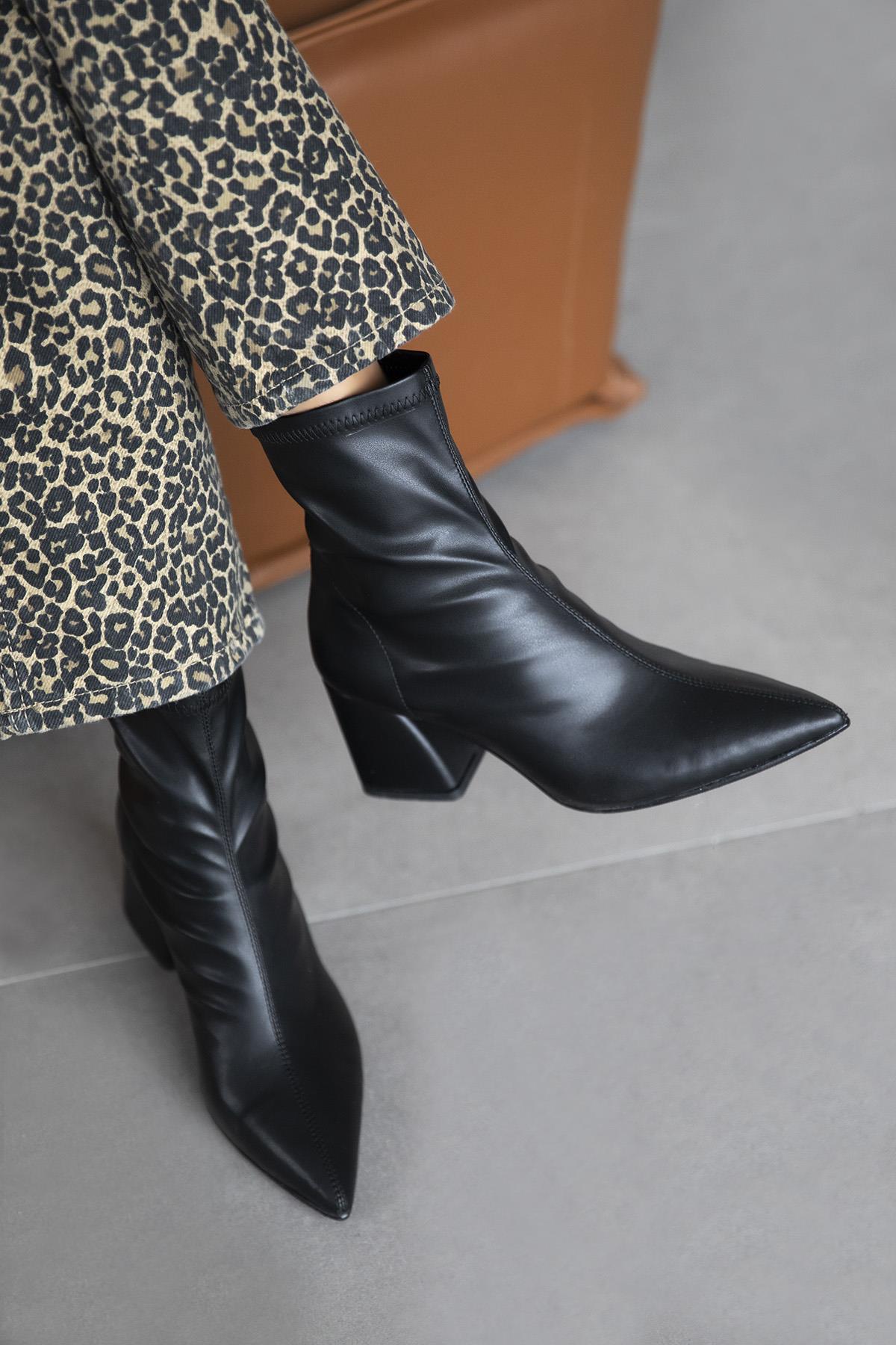 Garcia  Kadın  Streç Sivri Kalıp Deri Bot Siyah