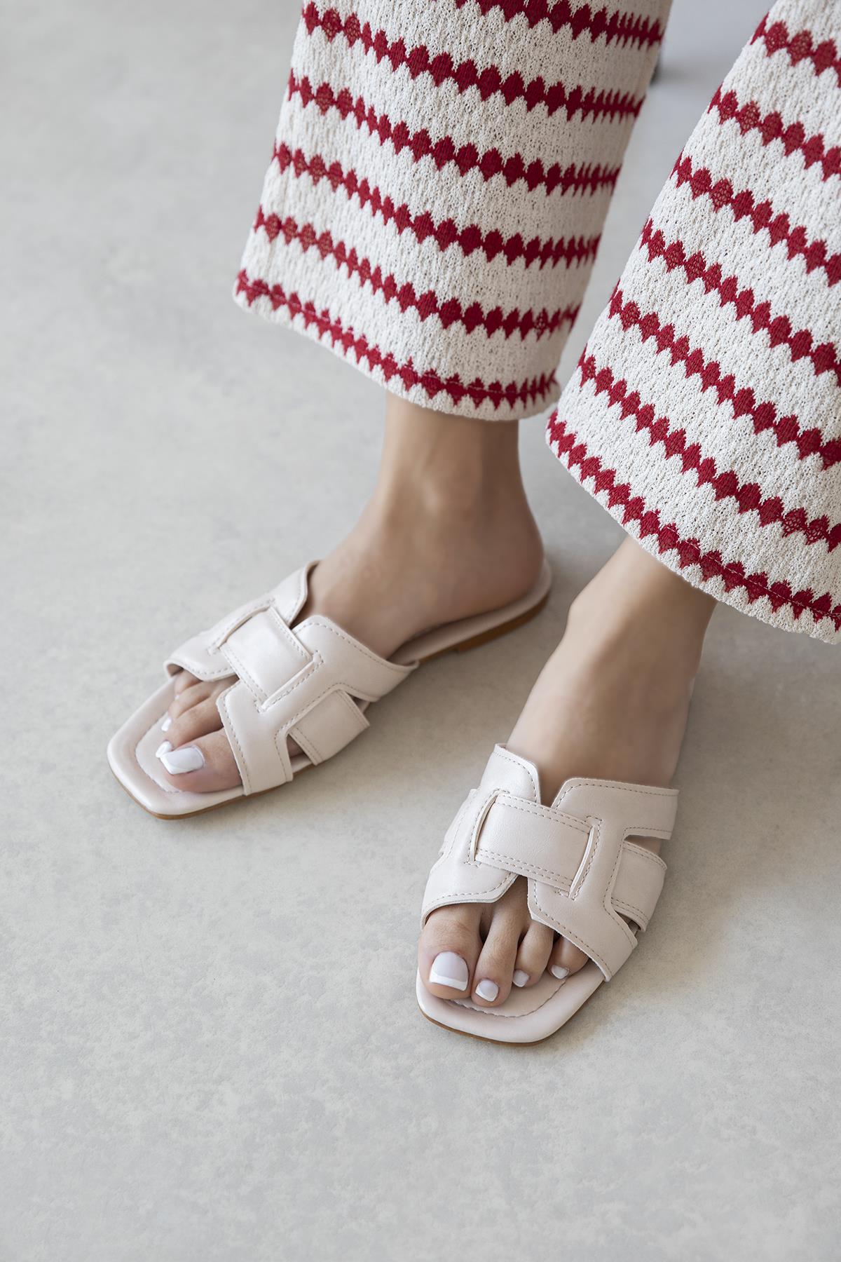 Huxx  Kadın Tek Bant  Günlük Parlak Deri  Terlik Bej