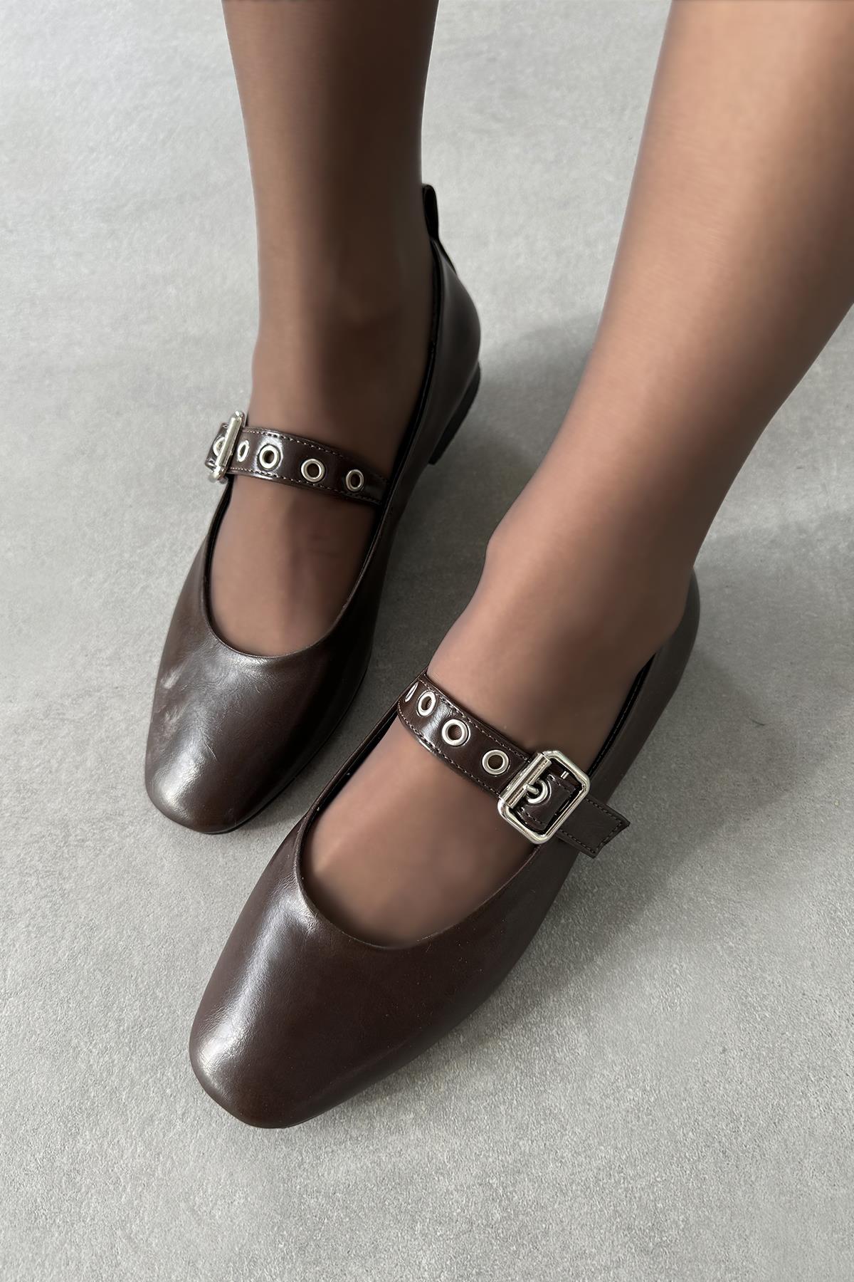 Jules Kadın Kemer Detay Kırışık Deri Babet Kahve