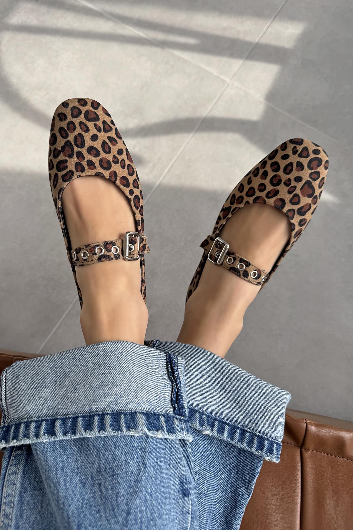 Jules  Kadın  Kemer  Detay  Kumaş  Babet Leopar