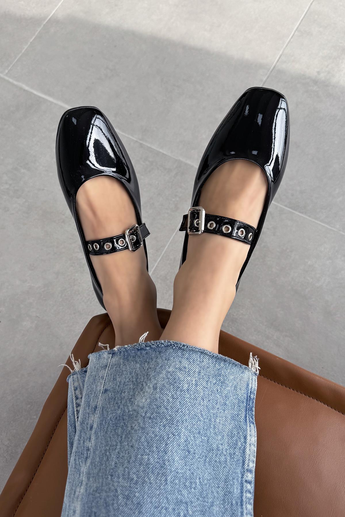 Jules  Kadın  Kemer  Detay  Rugan  Babet Siyah