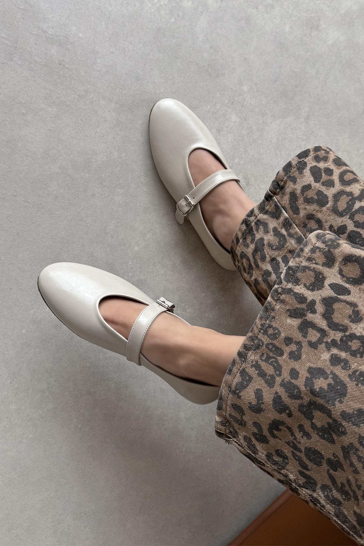 Jun Kadın  Kırışık Deri Babet Bej