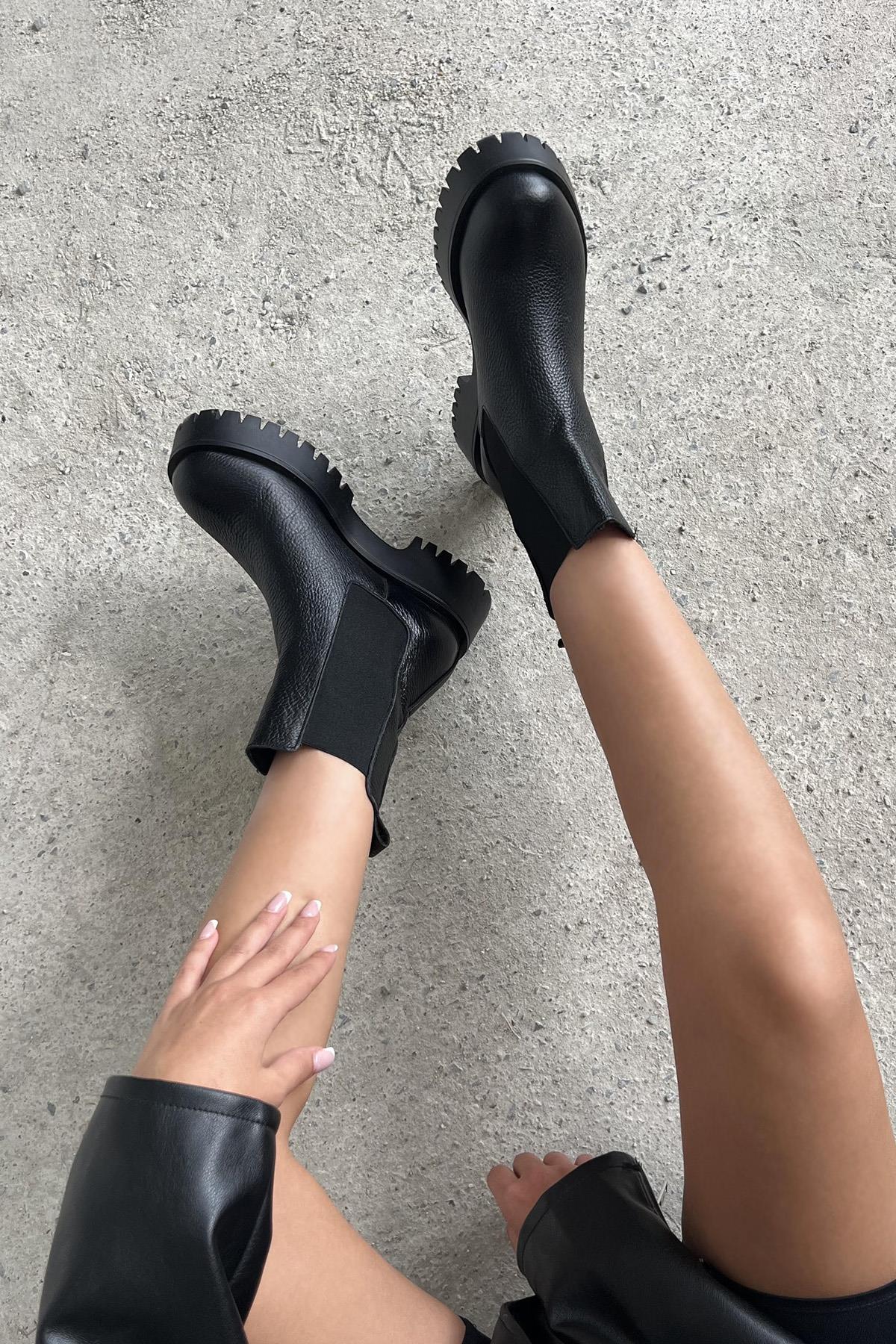 Kante  Kadın Lastik Detay  Hakiki  Deri Postal  Bot Siyah