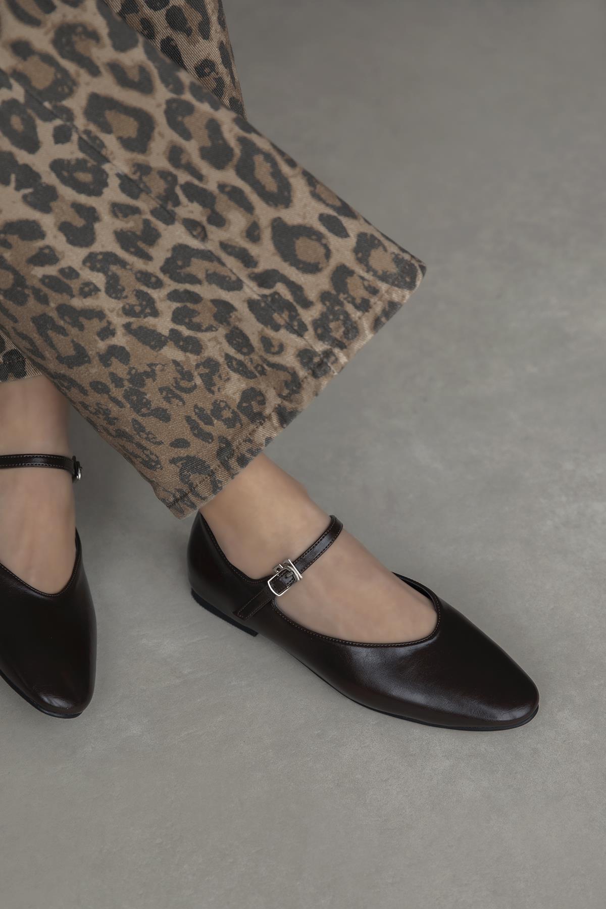 Leroy  Kadın Kırışık Deri Babet Kahve