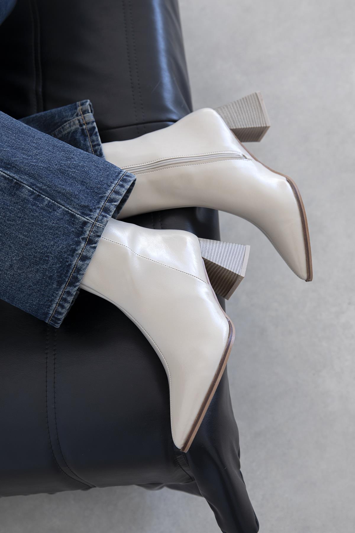 Liston Kadın Topuklu Kırışık Deri Bot Bej