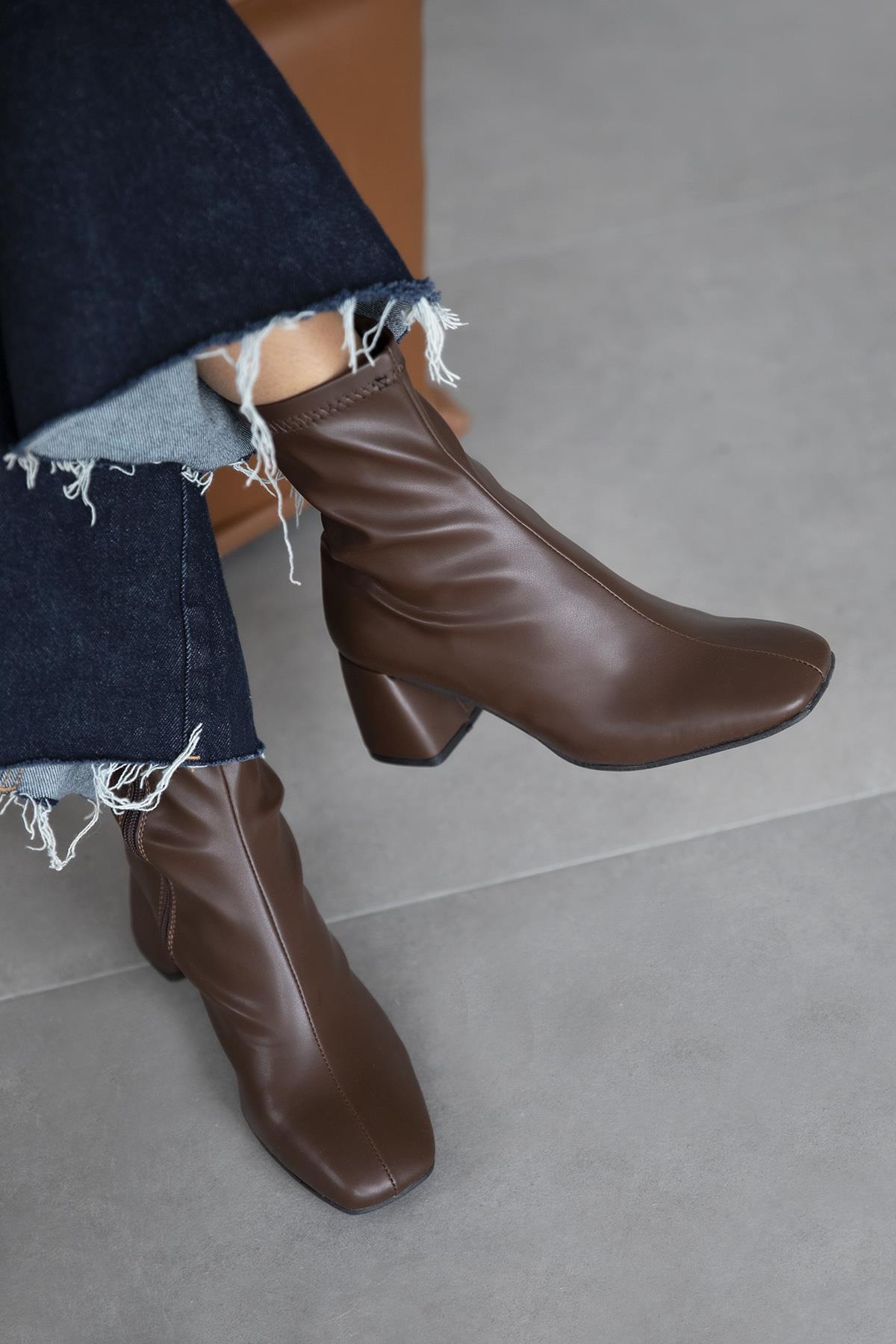 Lucas  Kadın   Küt Kalıp Deri Bot Kahve