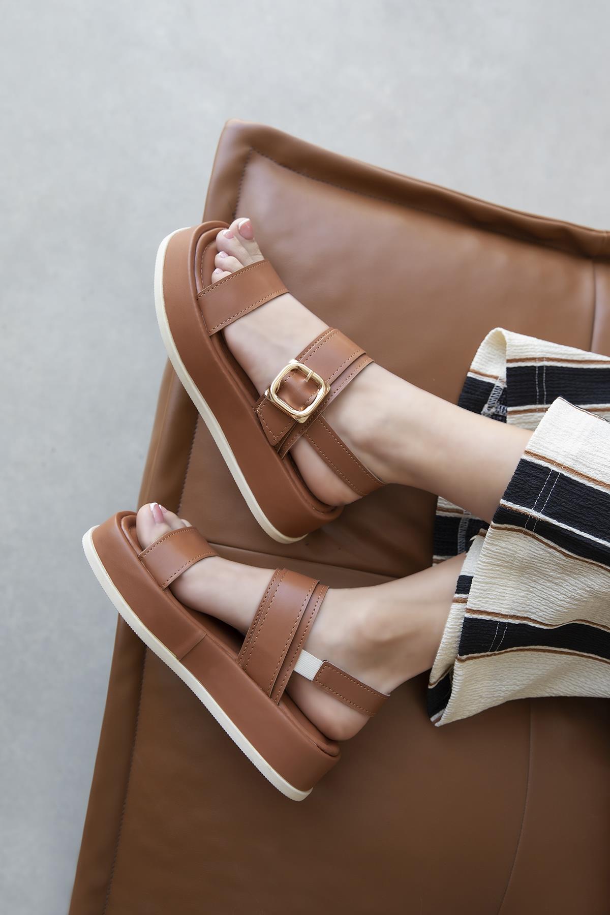 Martina Kadın Toka Detay Günlük Deri Sandalet Taba