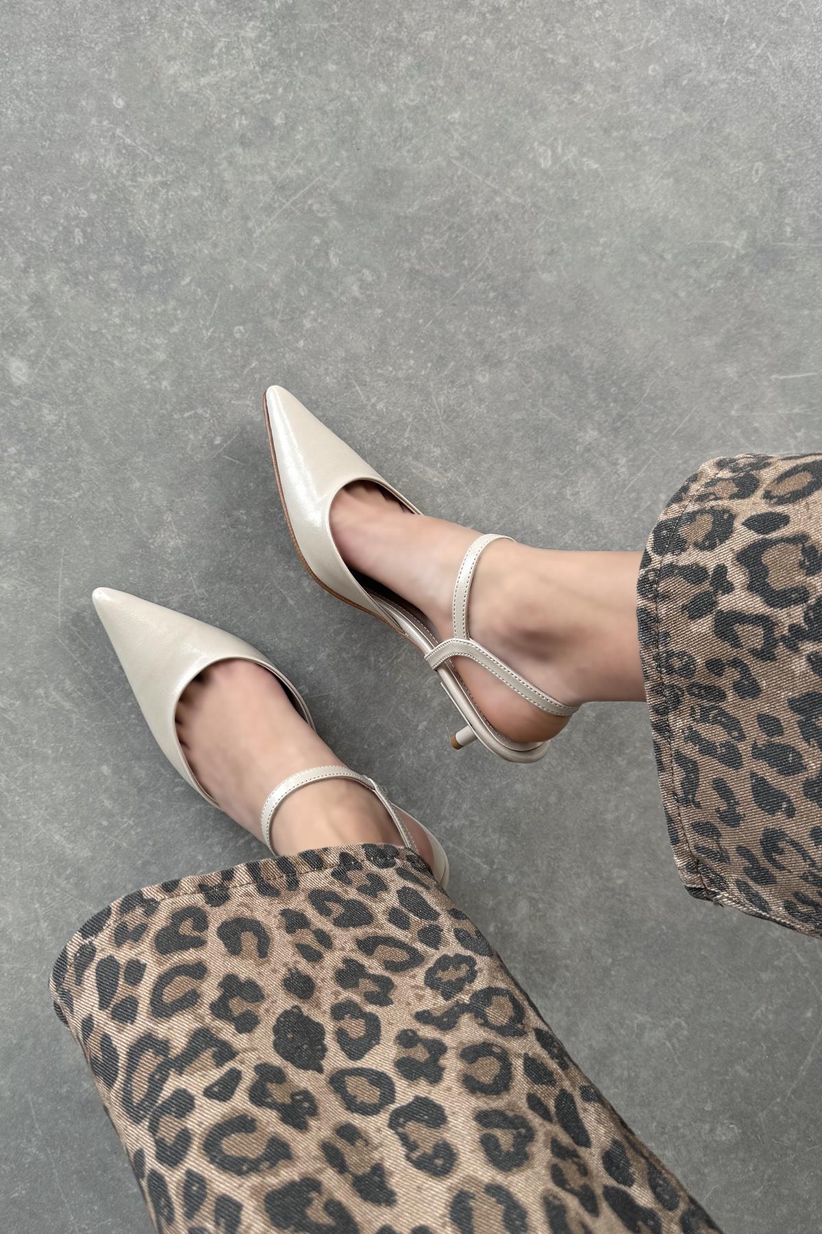 Melvin  Kadın Topuklu Kırışık Deri Ayakkabı Bej